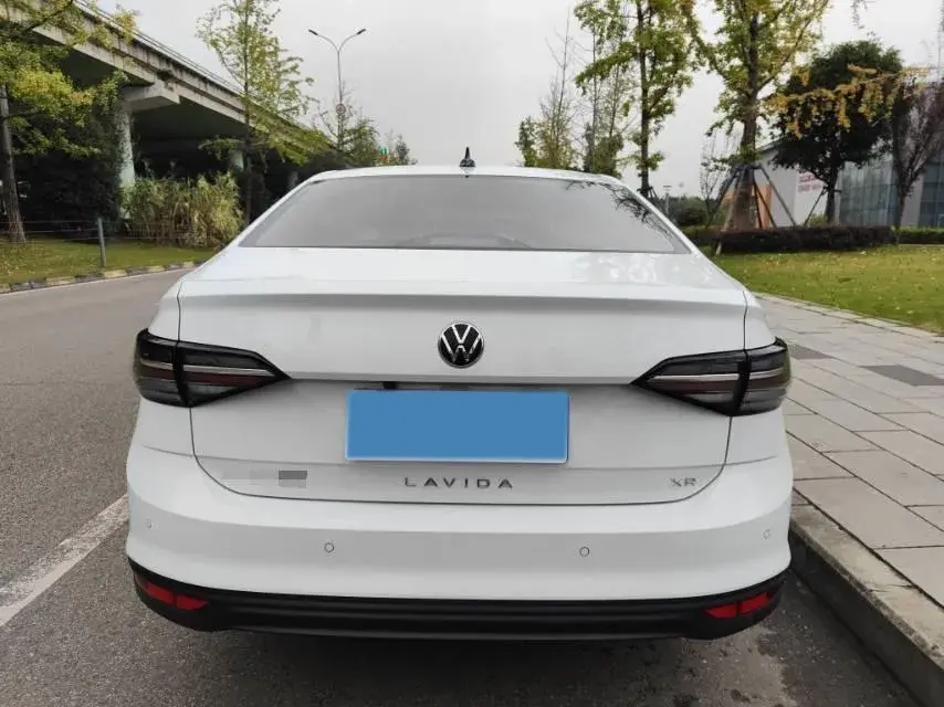 2023 VOLKSWAGEN LAVIDA thumbnail 4