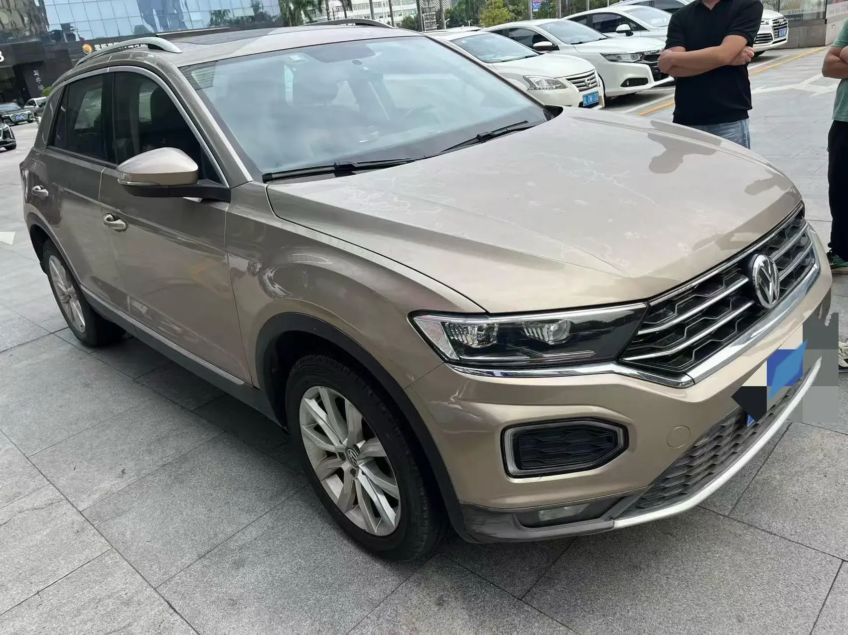 2019 VOLKSWAGEN T-ROC thumbnail 4