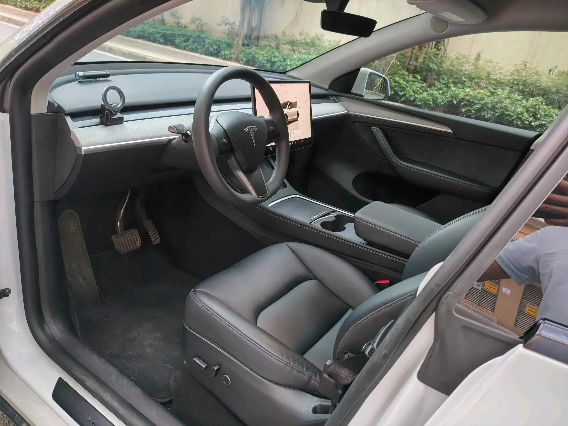 2024 TESLA MODEL thumbnail 2