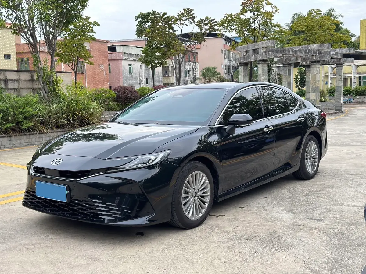 2024 Toyota Camry 2.0L 152HP L4 E-CVT Hybrid
