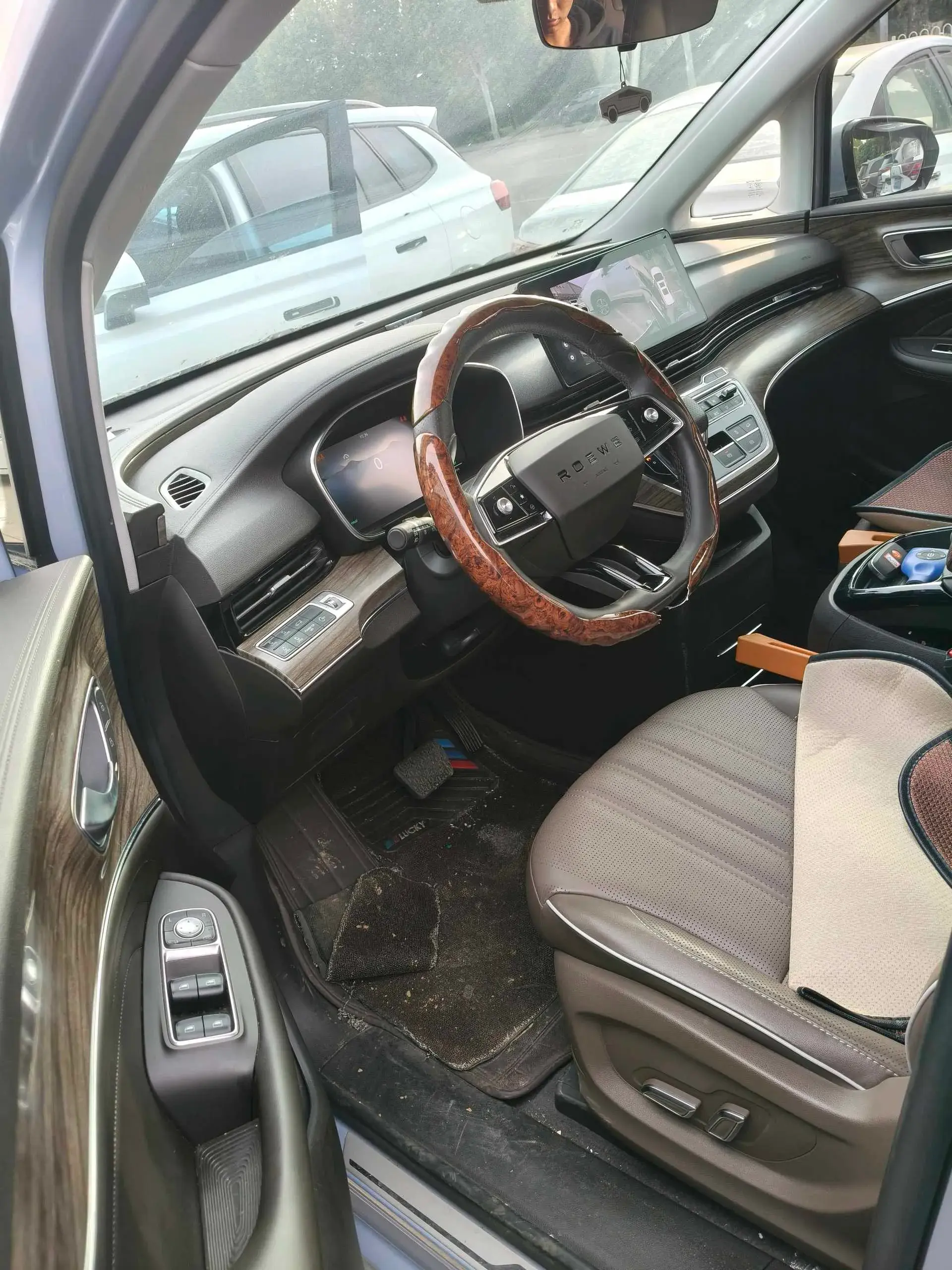 2022 ROEWE IMAX8 thumbnail 4