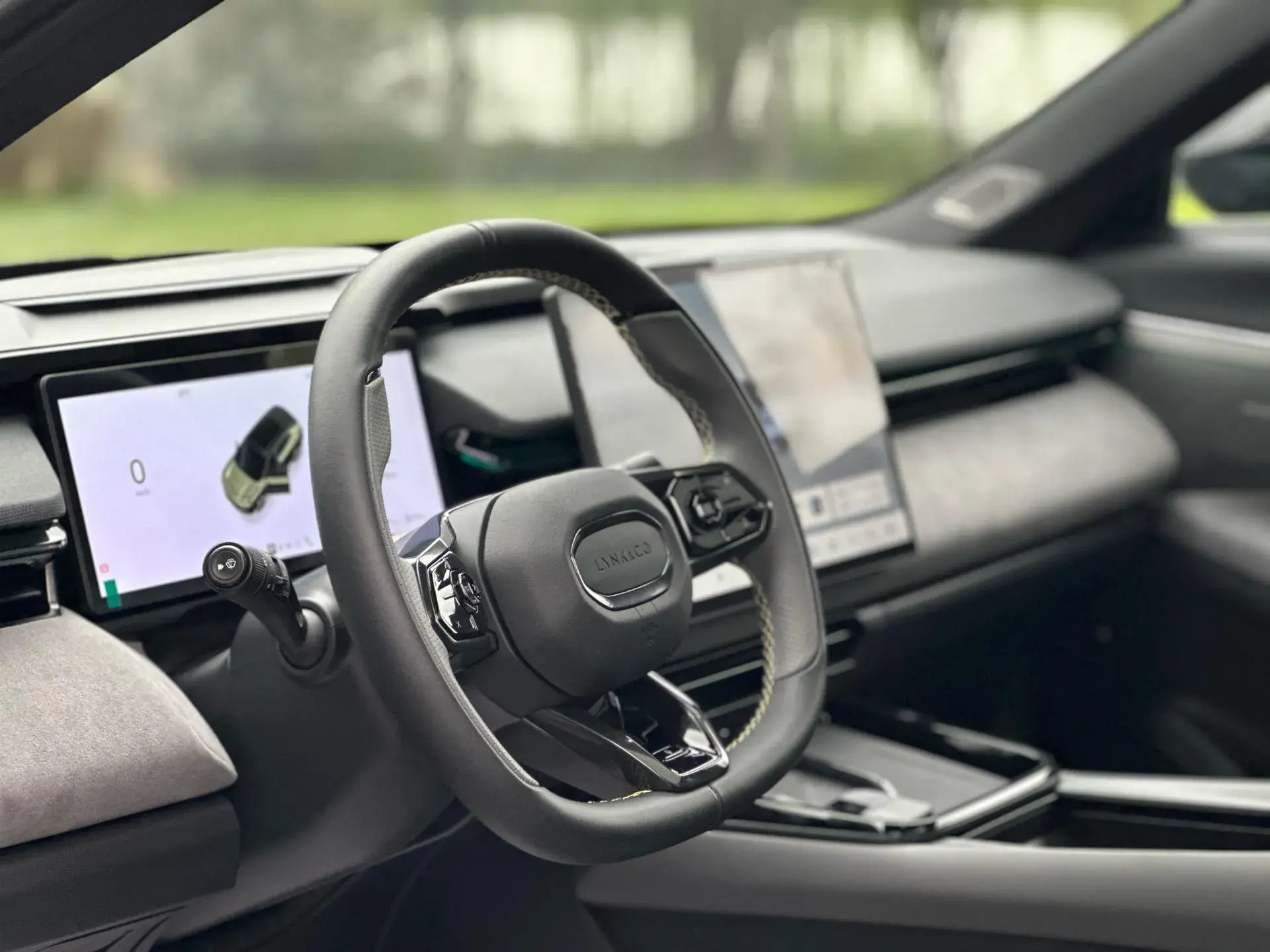 2025 LYNK&CO 08 thumbnail 4