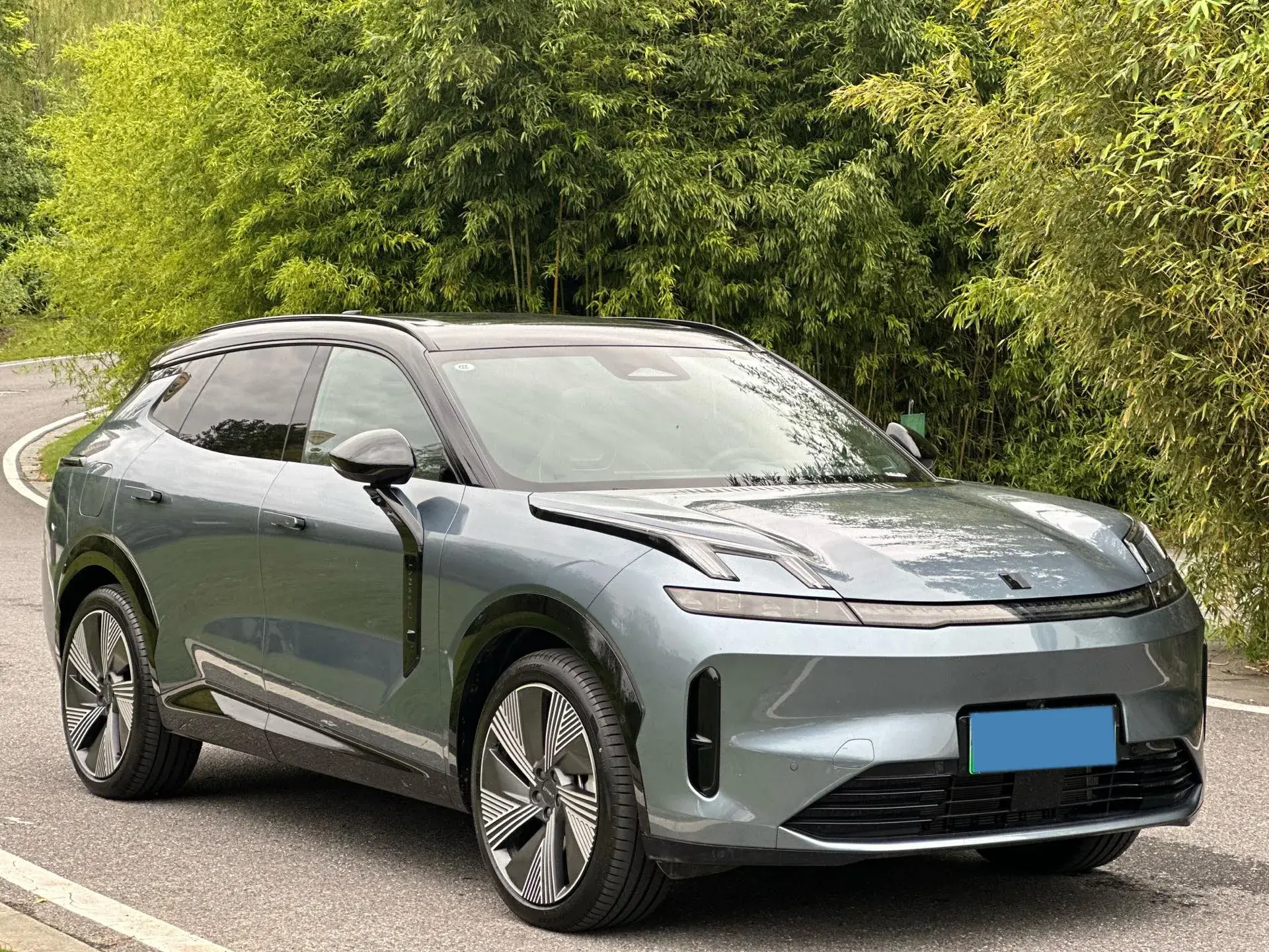 2025 LYNK&CO 08 thumbnail 3