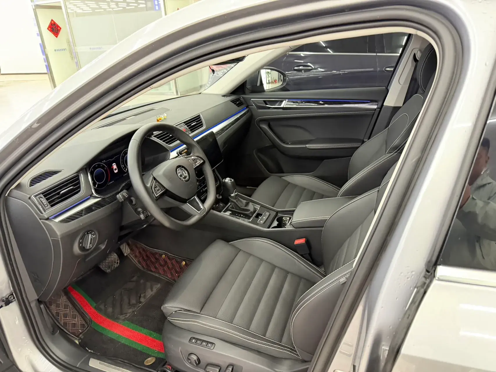 2024 SKODA SUPERB thumbnail 2