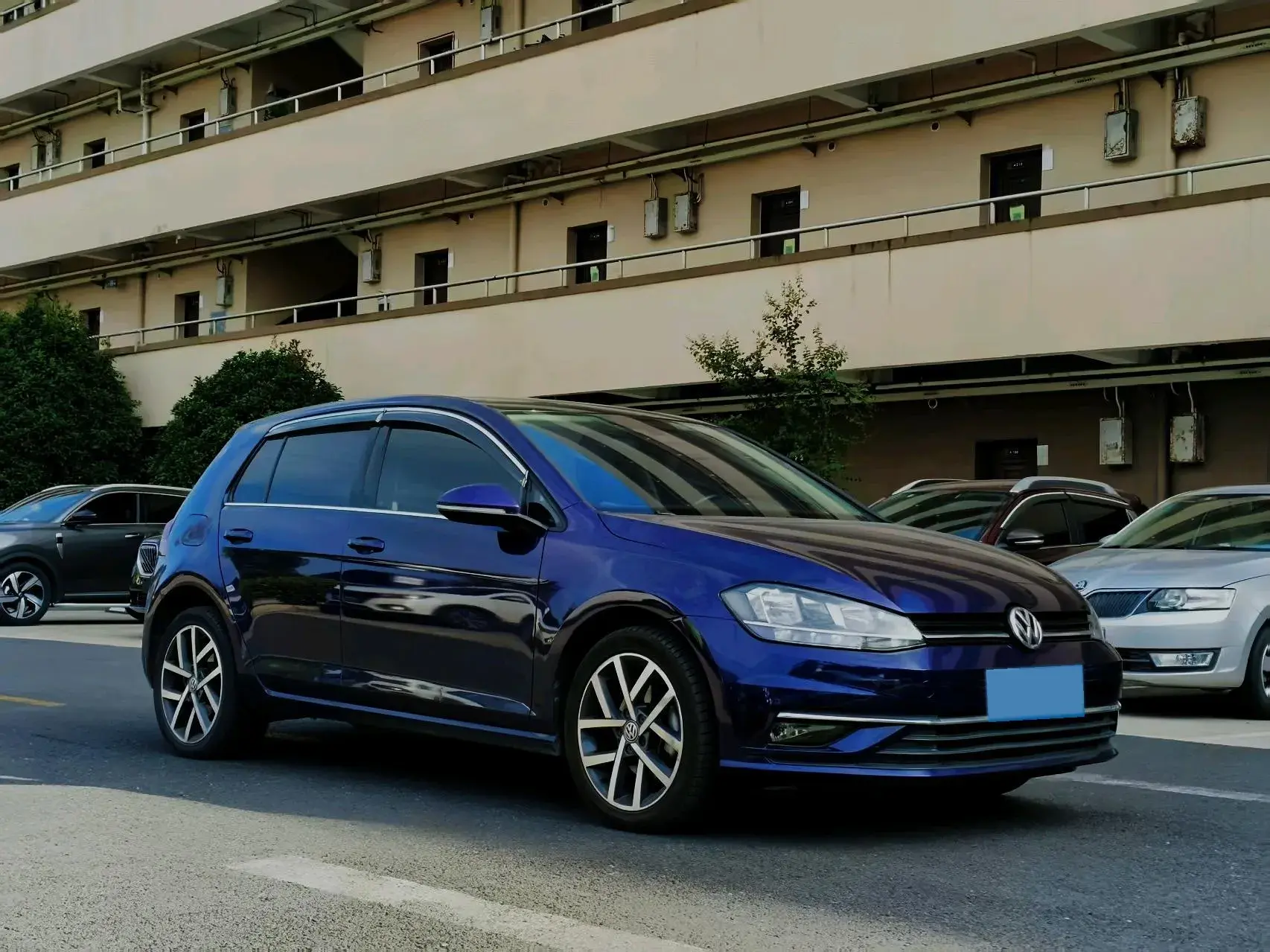 2018 VOLKSWAGEN GOLF thumbnail 3