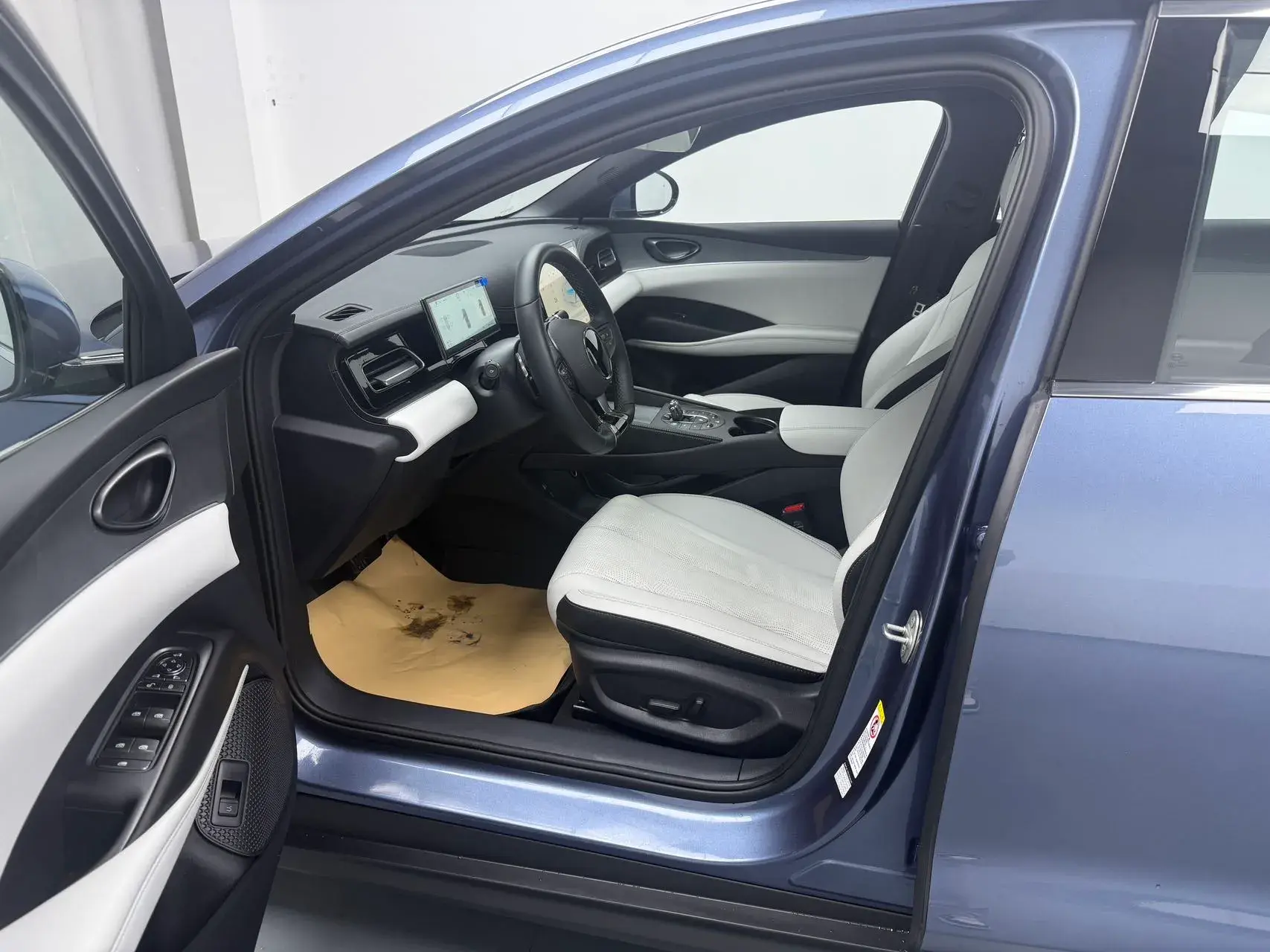 2025 BYD SEAL thumbnail 4