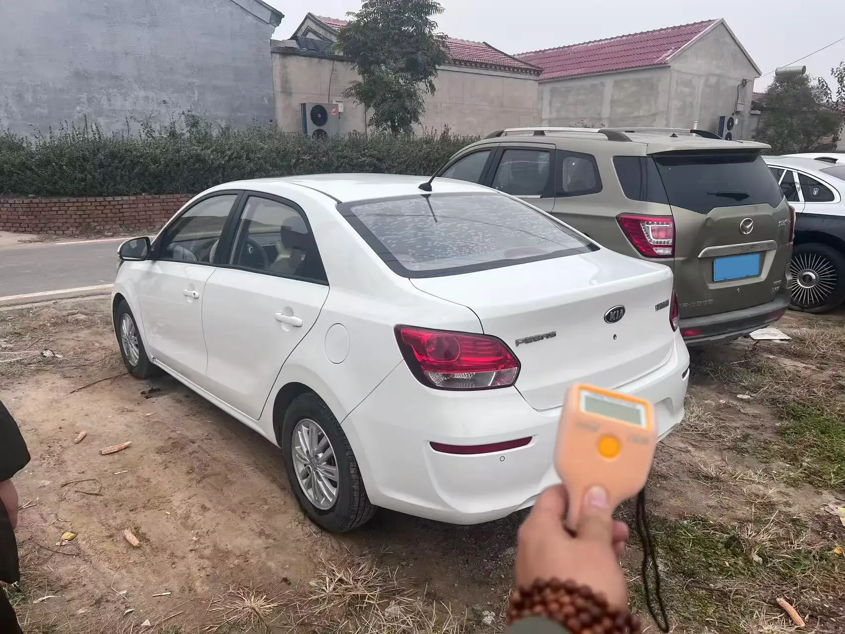 2017 KIA PEGAS thumbnail 3