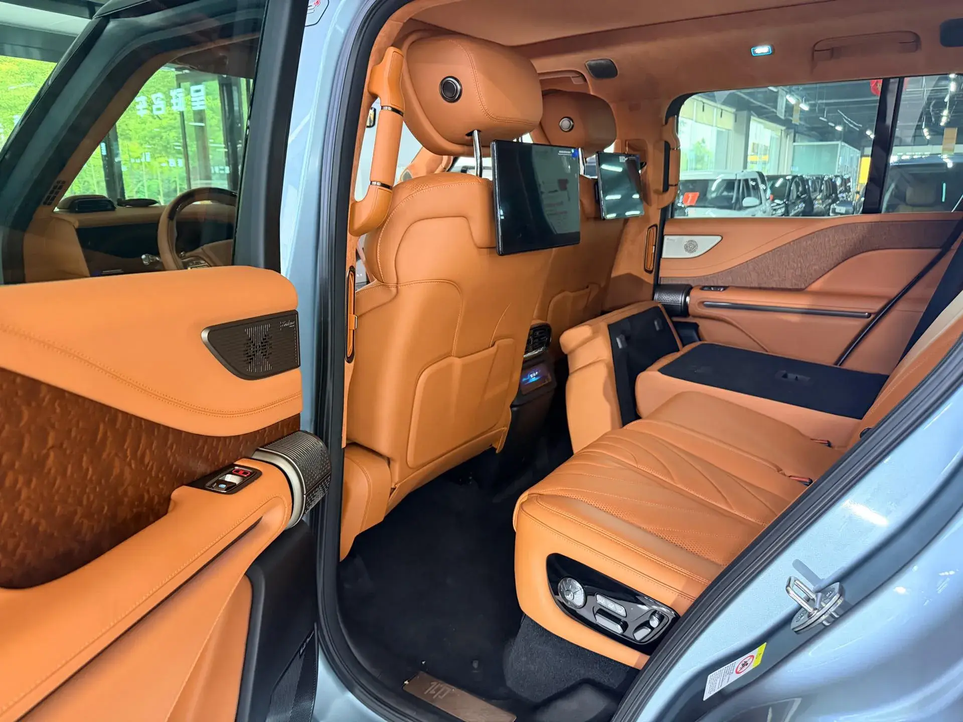 2023 YANGWANG U8 thumbnail 3