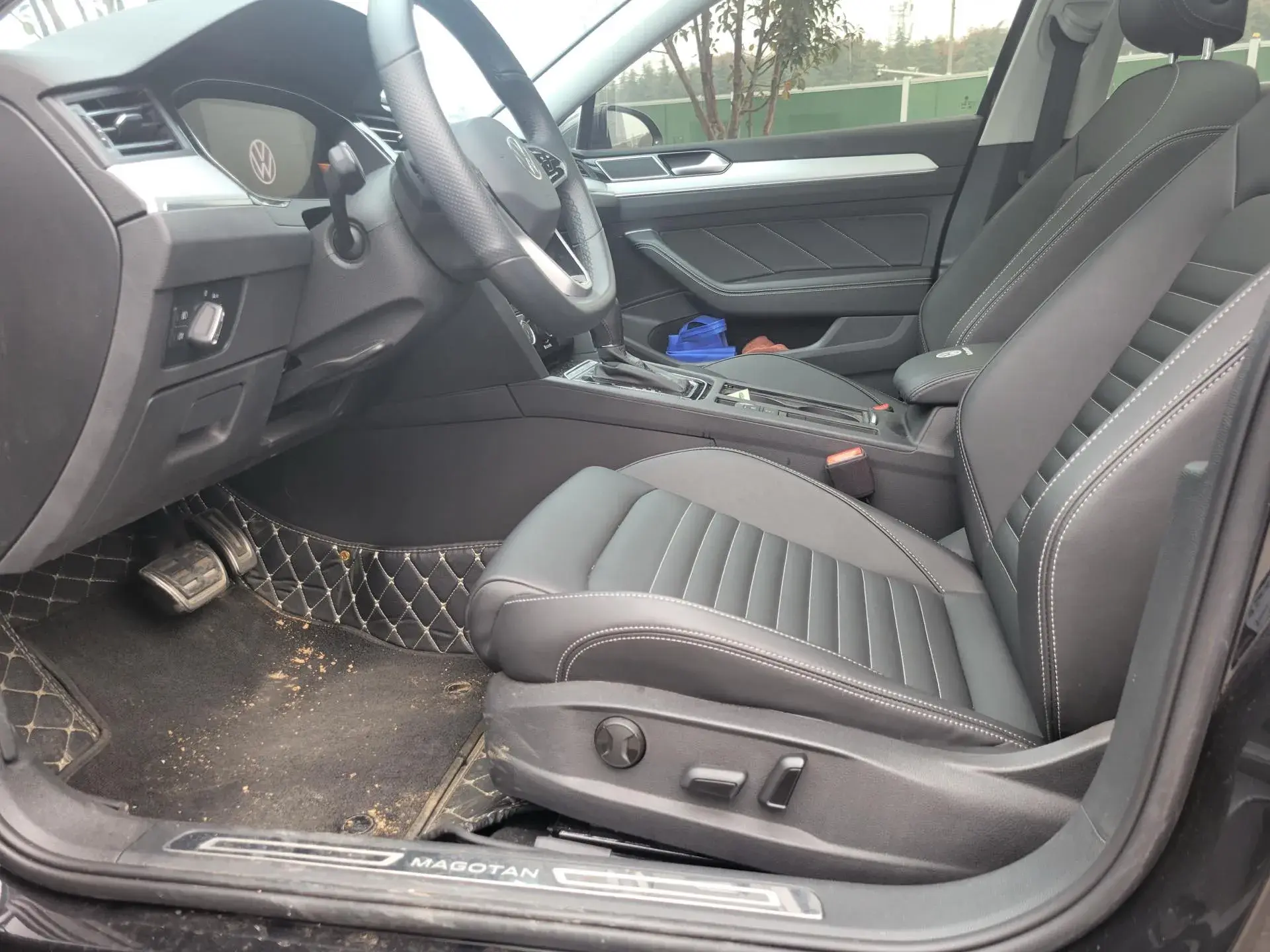 2023 VOLKSWAGEN MAGOTAN thumbnail 3