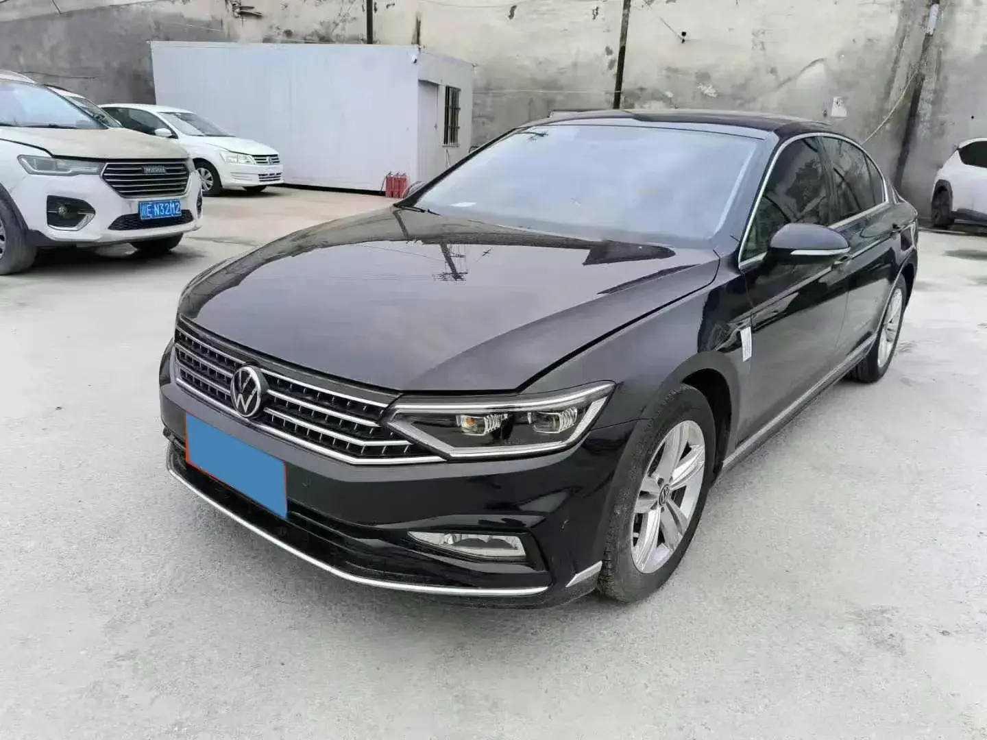 2023 VOLKSWAGEN MAGOTAN view 1