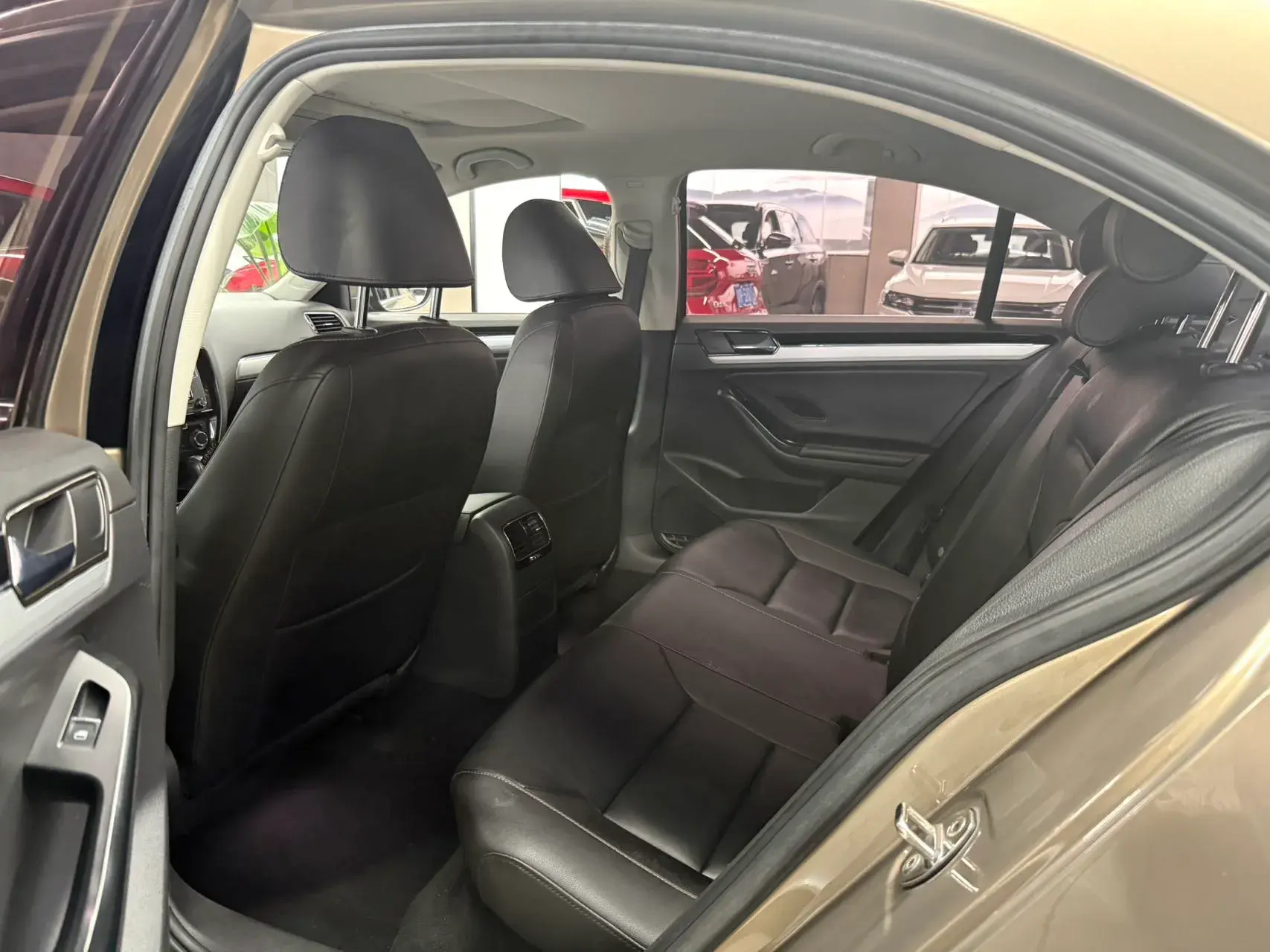 2018 VOLKSWAGEN SAGITAR thumbnail 4