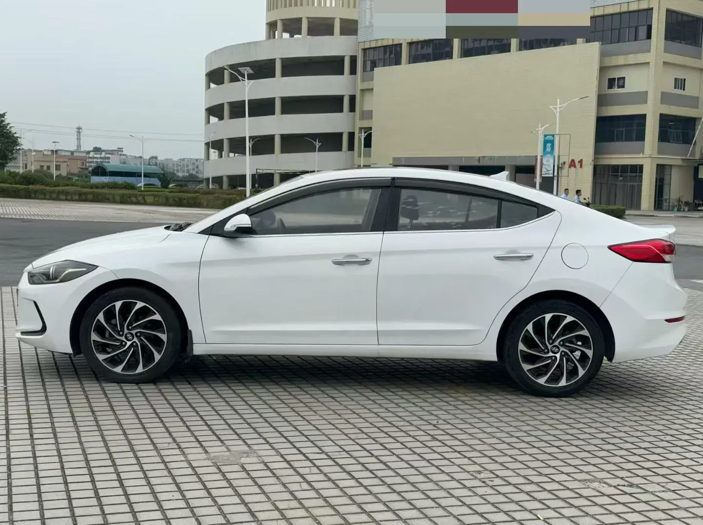2020 HYUNDAI ELANTRA thumbnail 3