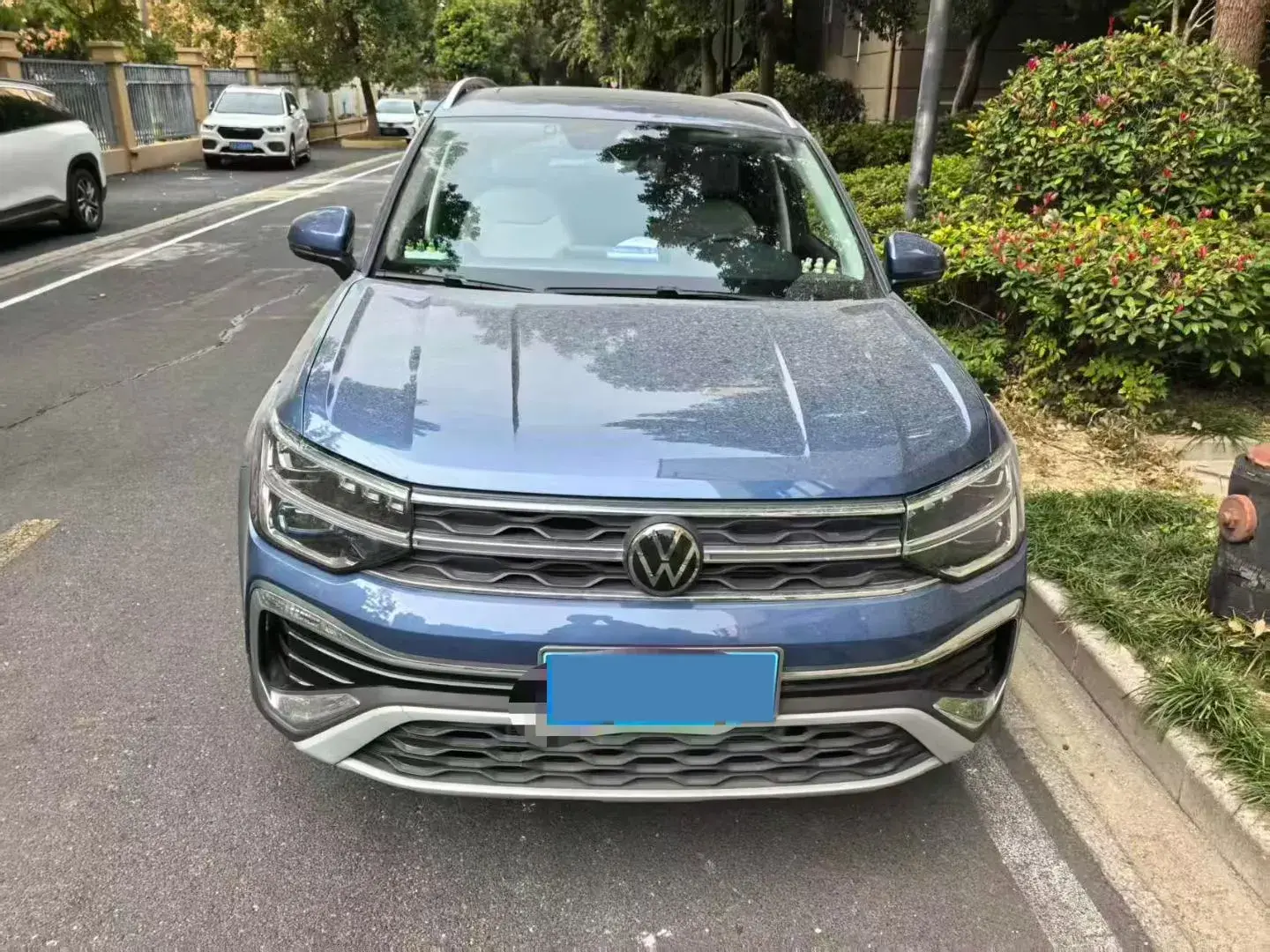 2023 VOLKSWAGEN THARU thumbnail 2