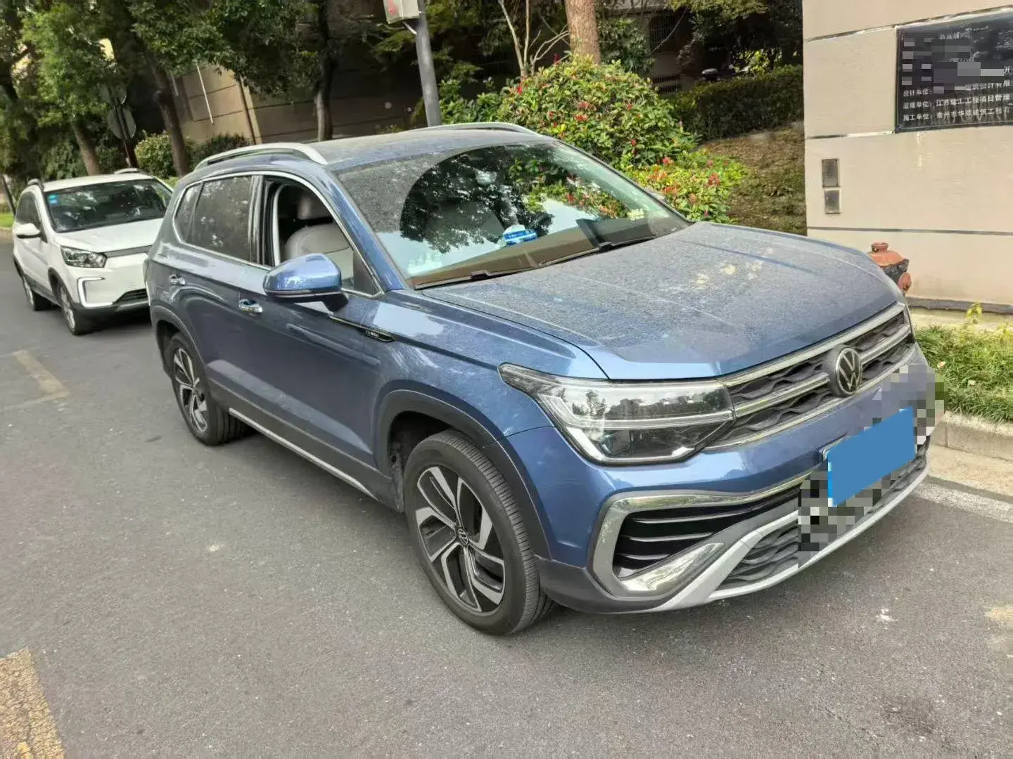 2023 VOLKSWAGEN THARU thumbnail 3