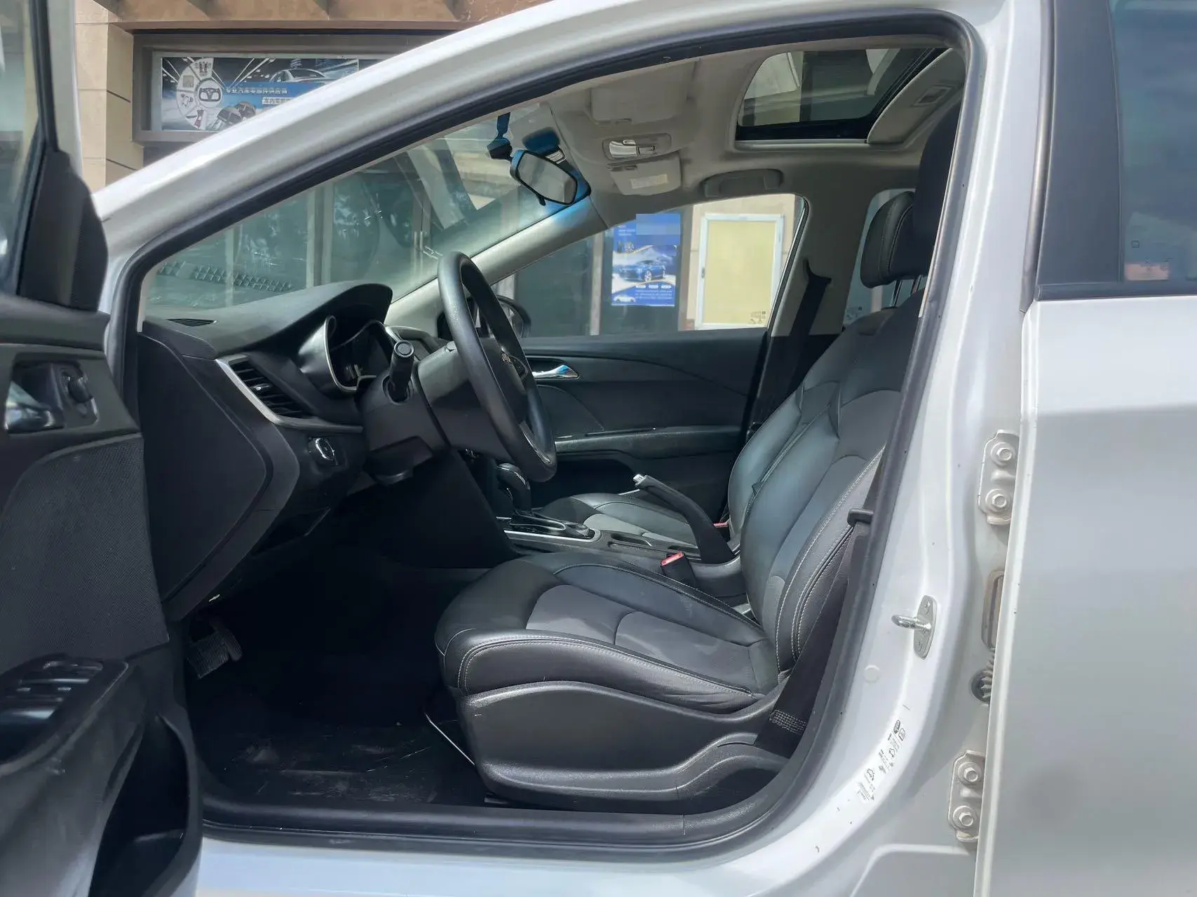 2019 CHEVROLET CAVALIER thumbnail 4