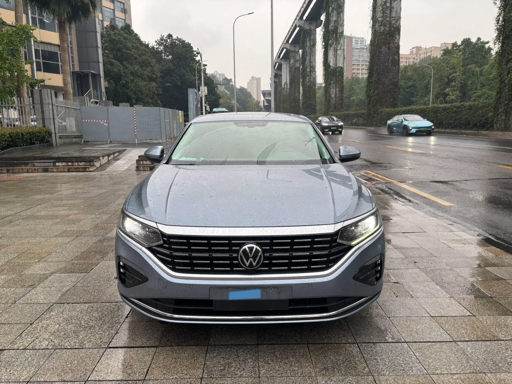 2022 VOLKSWAGEN PASSAT thumbnail 2