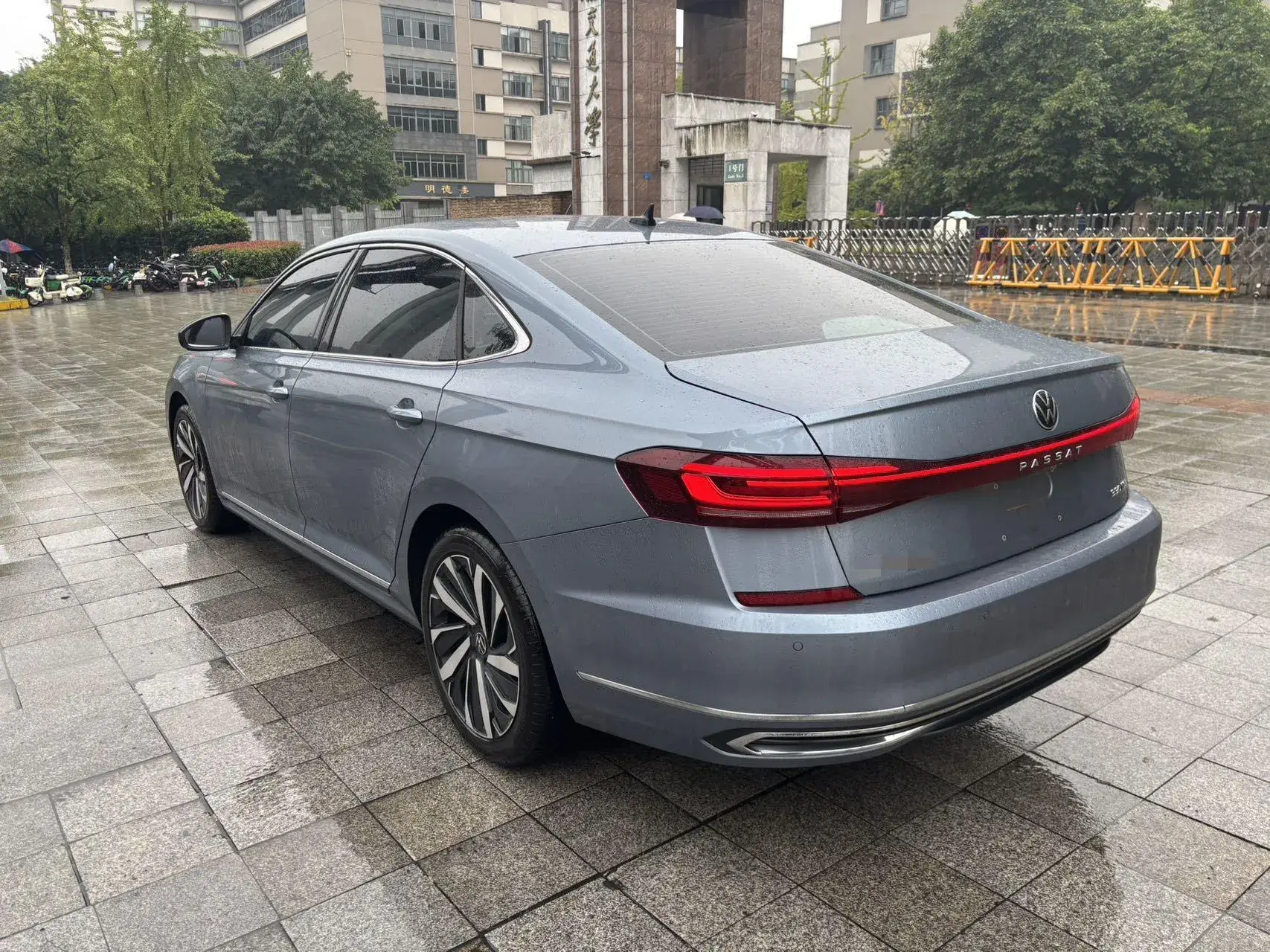 2022 VOLKSWAGEN PASSAT thumbnail 4