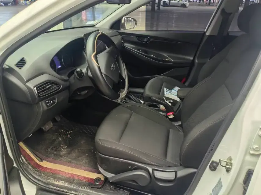 2017 HYUNDAI CELESTA thumbnail 4