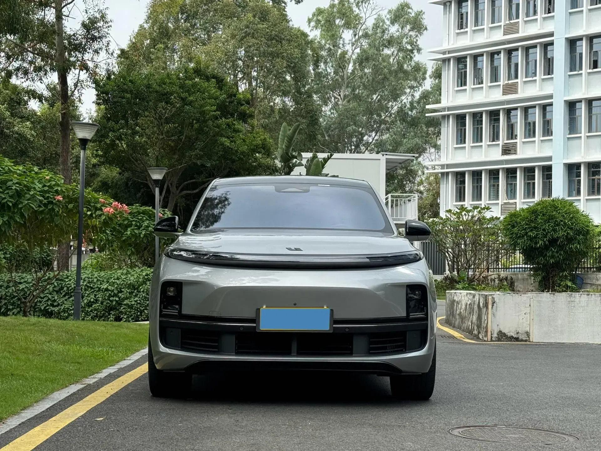 2023 LI L8 thumbnail 2