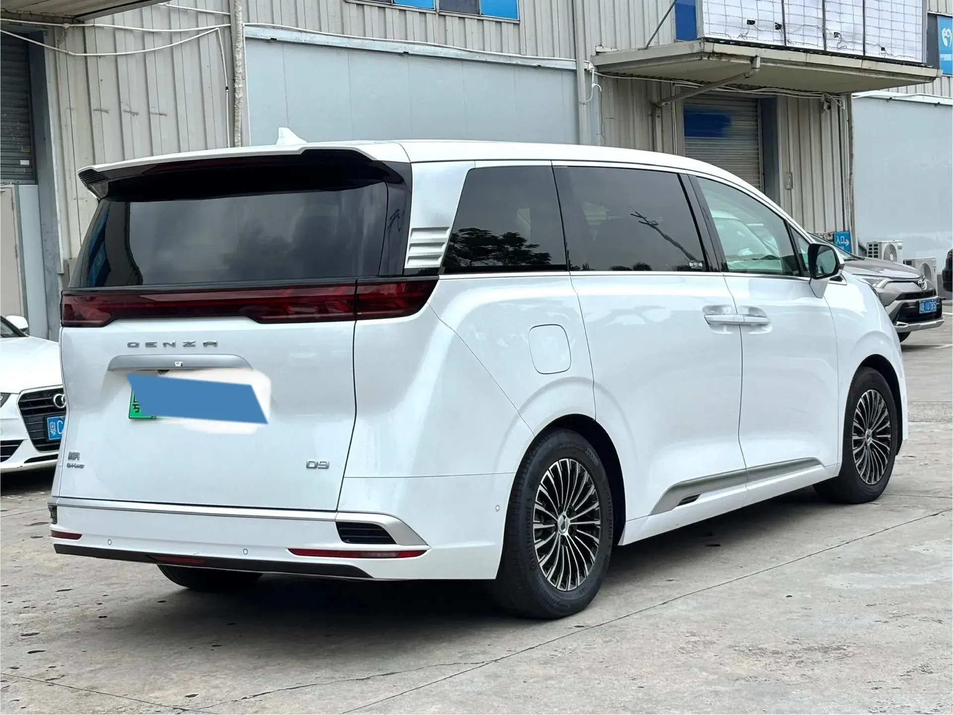 2022 DENZA D9 thumbnail 3