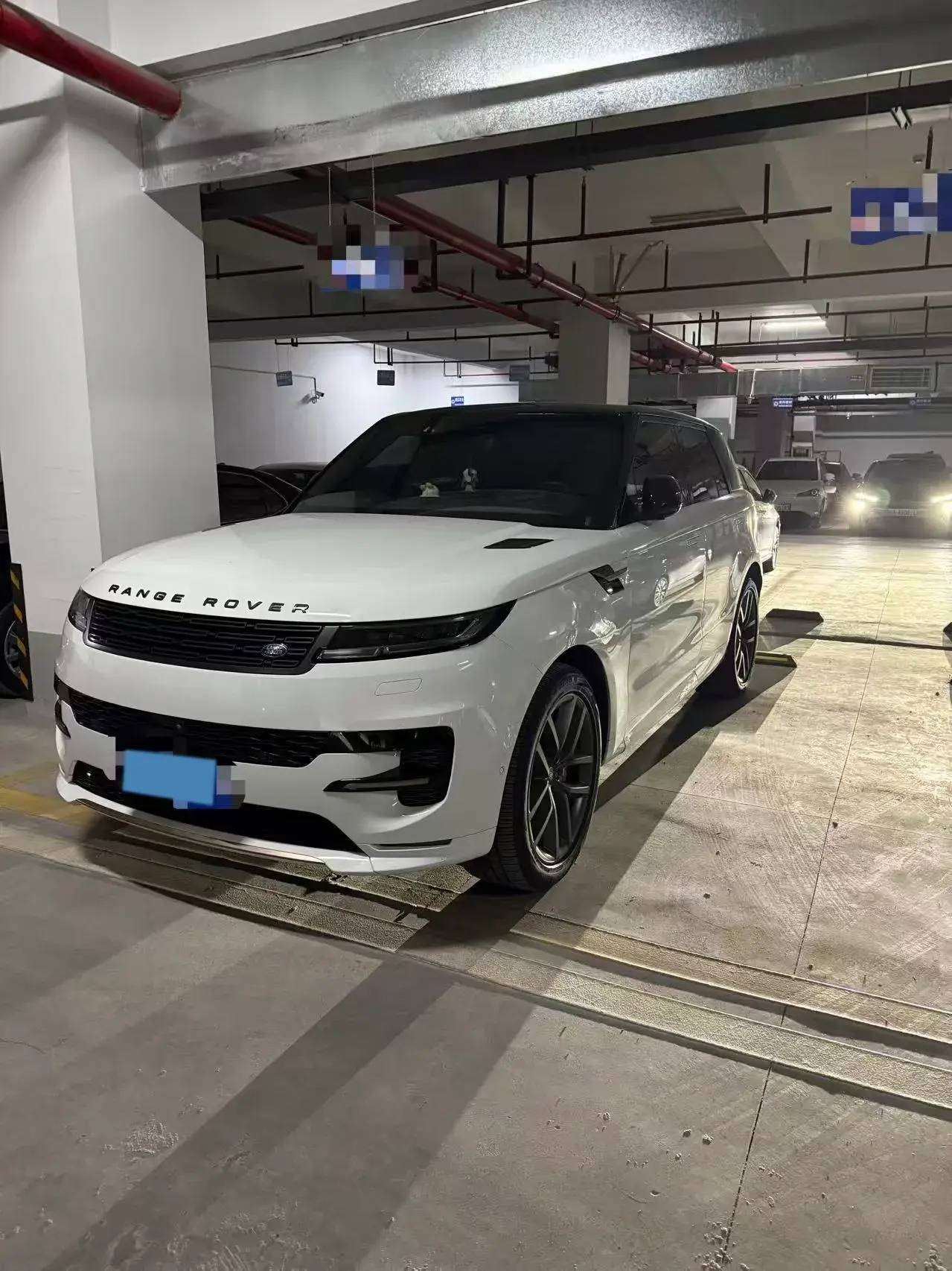 2024 LAND ROVER view 1