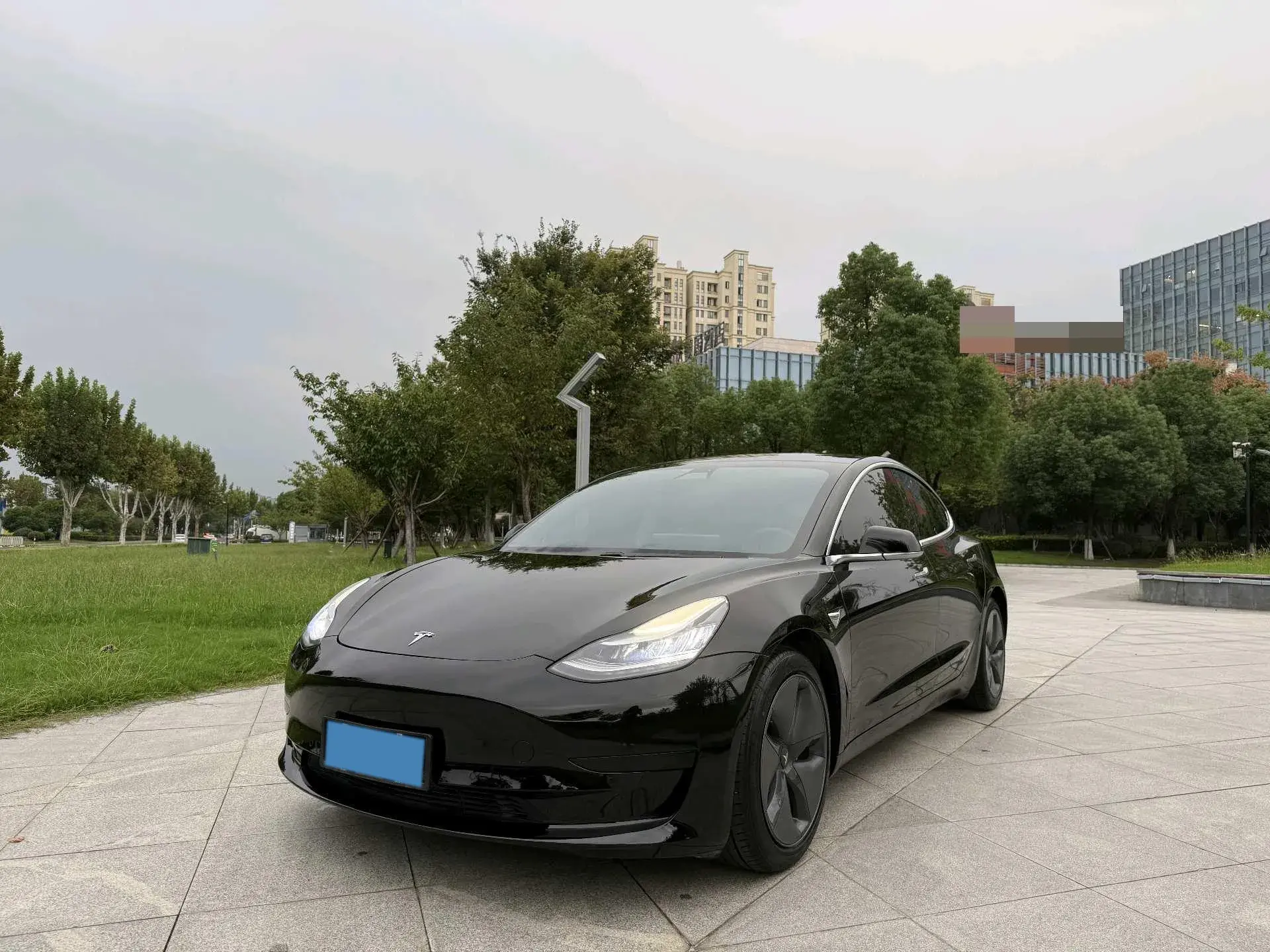 2020 TESLA MODEL view 1