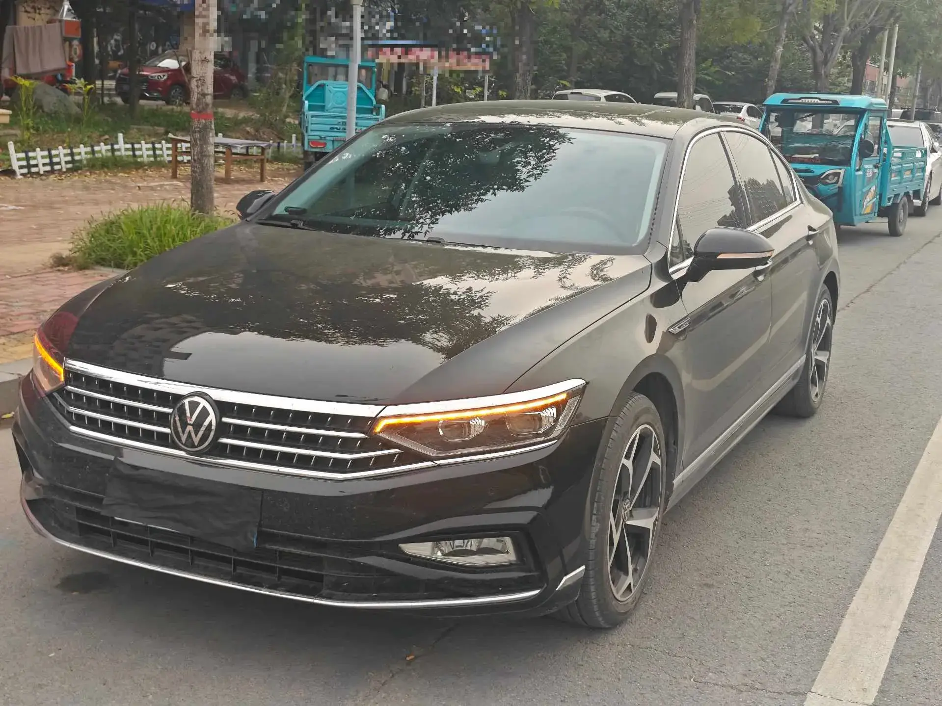 2023 VOLKSWAGEN MAGOTAN view 1