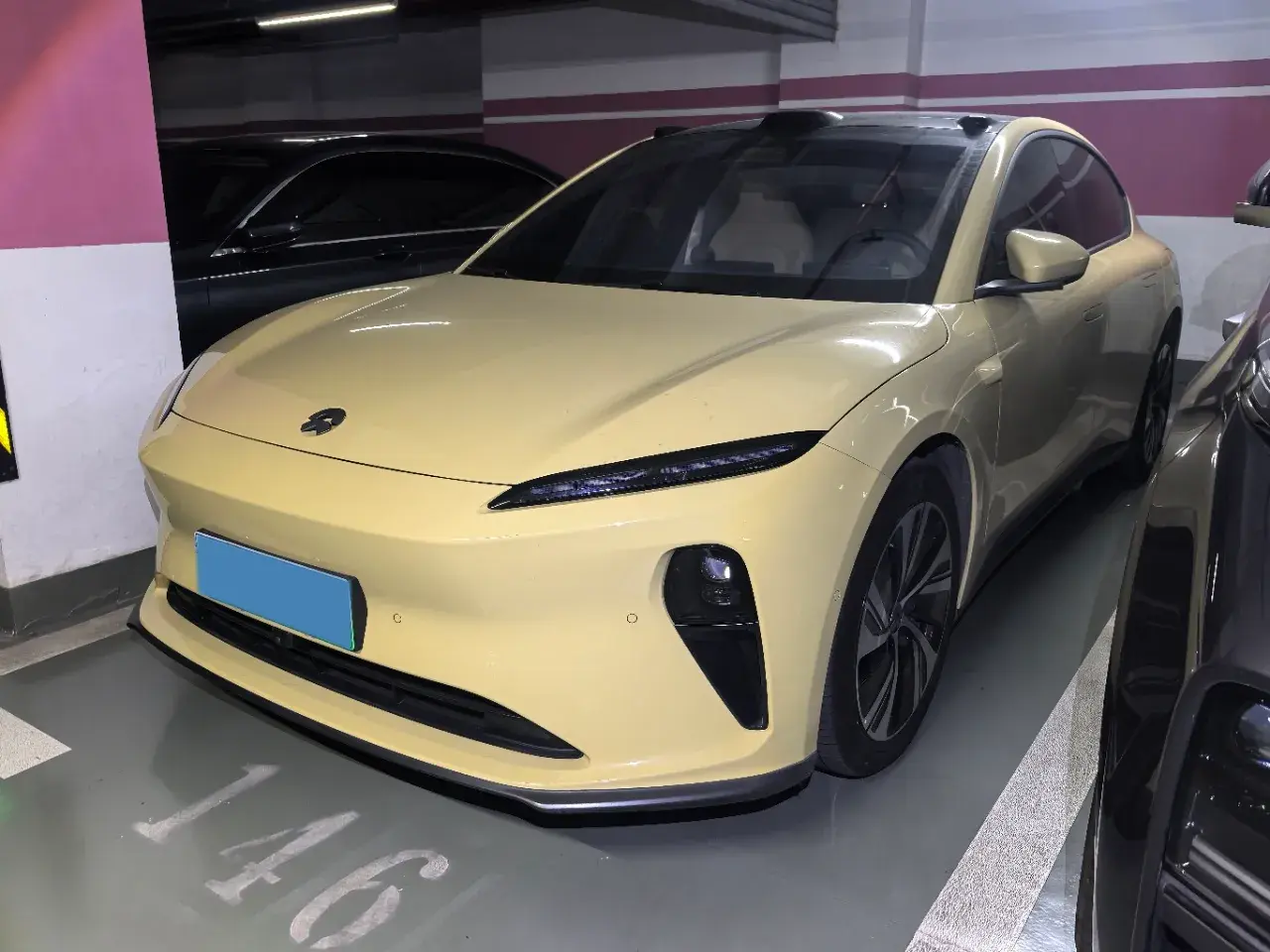 2022 NIO ET5 view 1