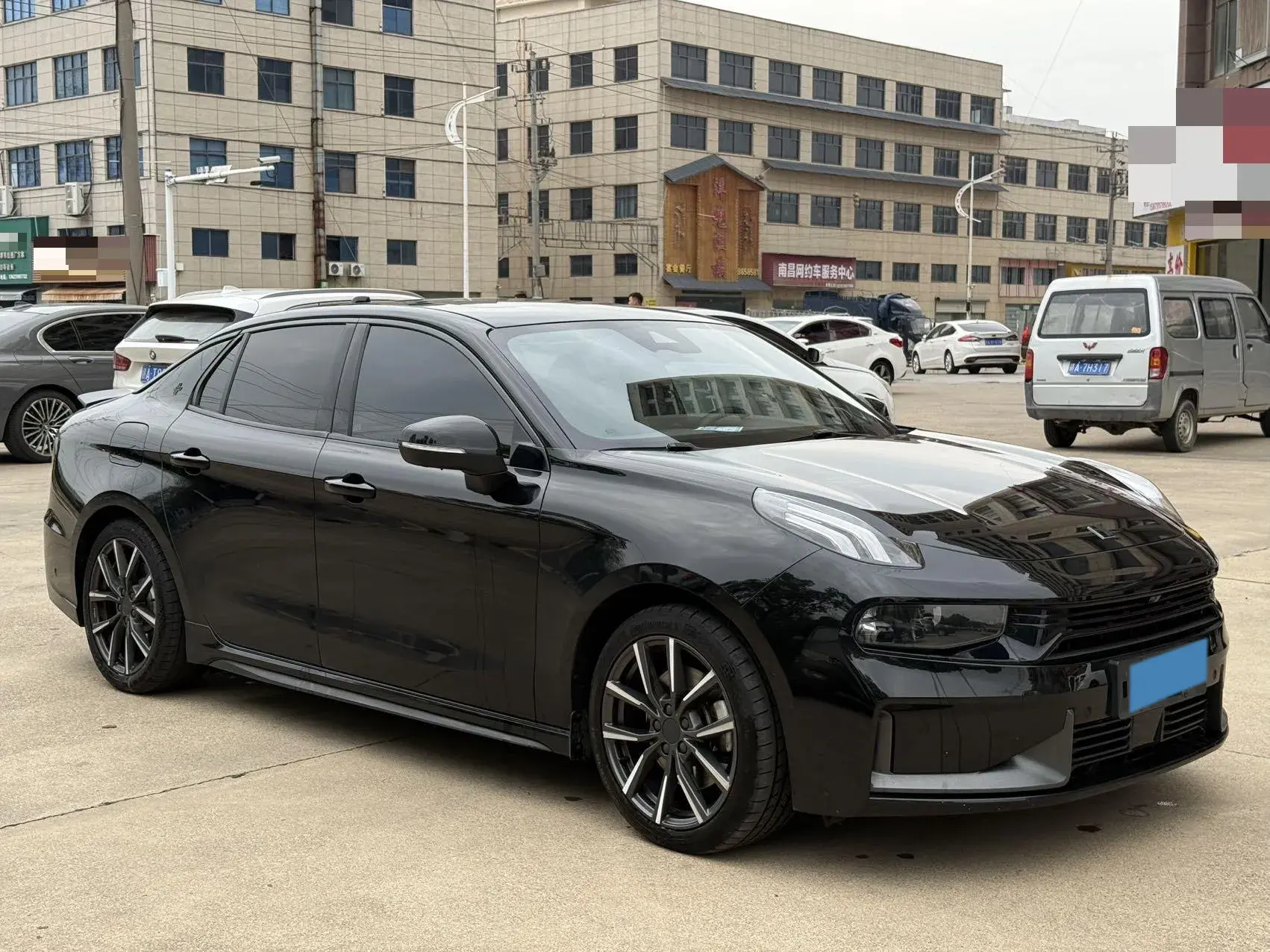 2022 LYNK&CO 03 thumbnail 3