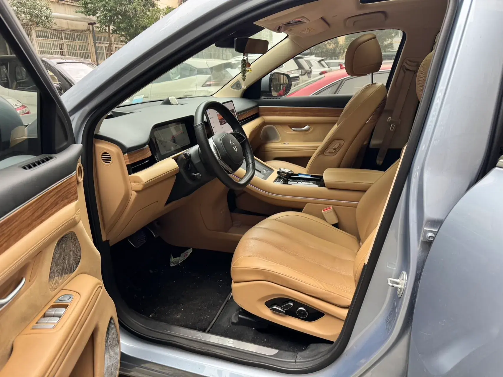 2022 AITO AITO thumbnail 2