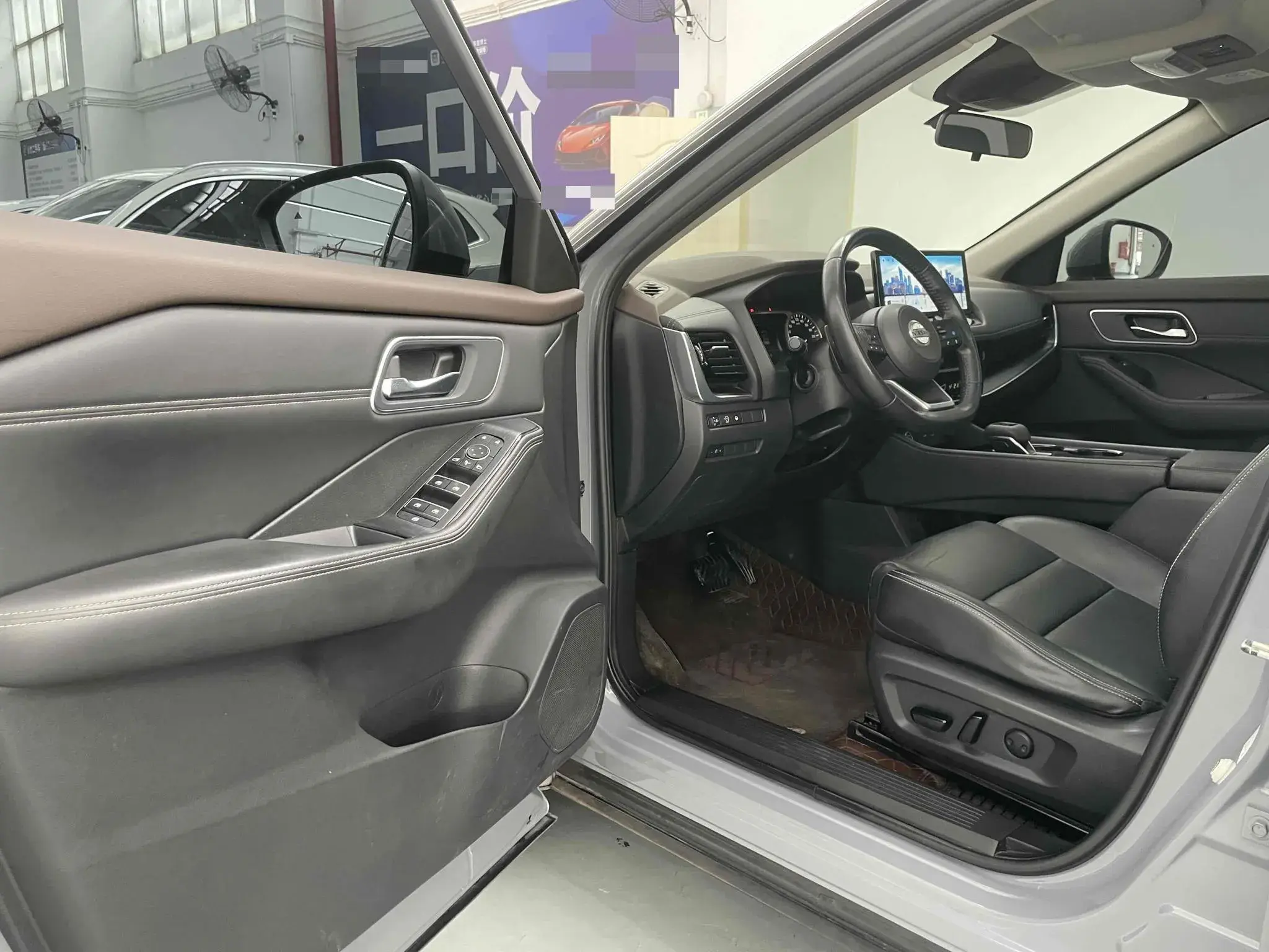 2021 NISSAN X-TRAIL view 1