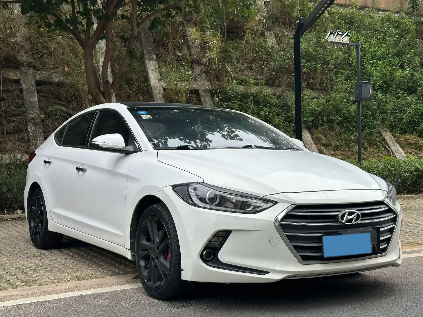 2016 HYUNDAI ELANTRA thumbnail 3
