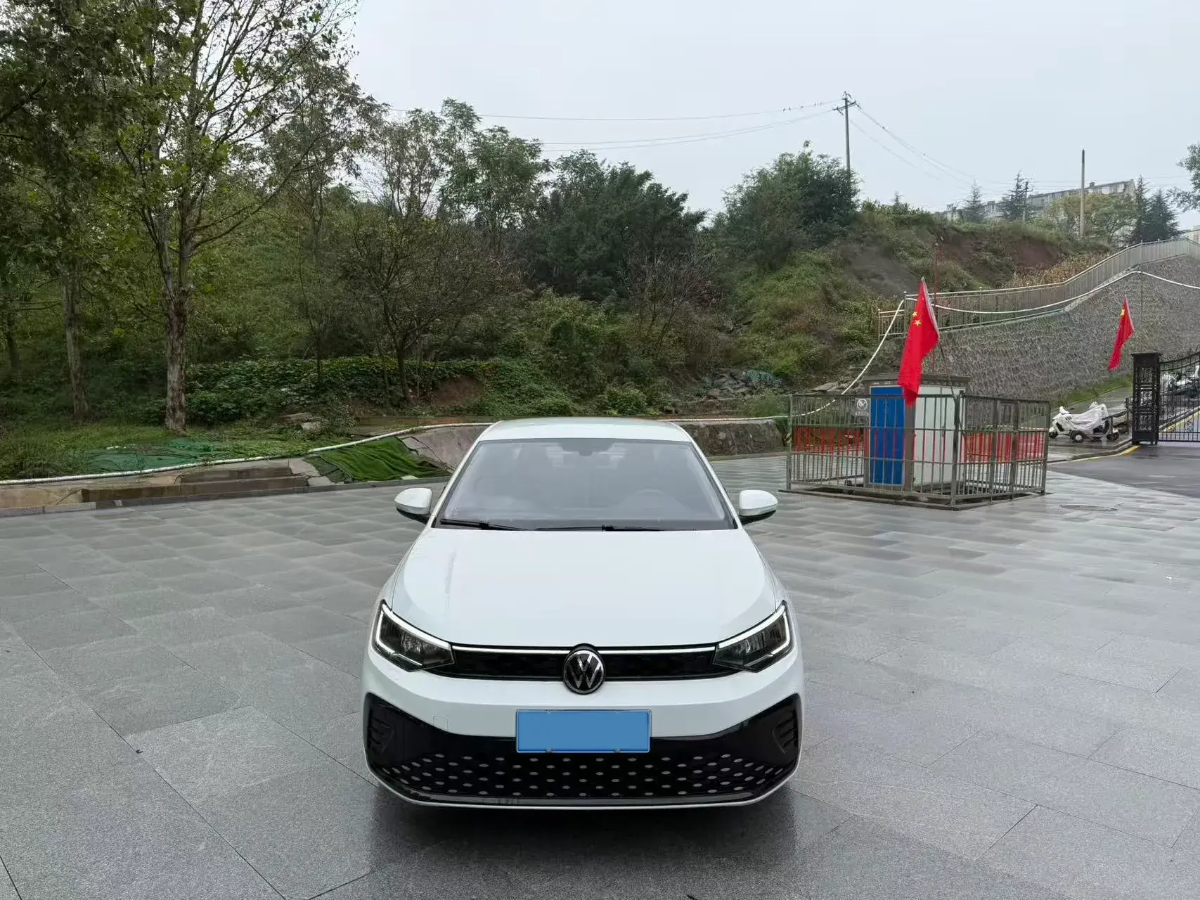 2023 VOLKSWAGEN LAVIDA thumbnail 2