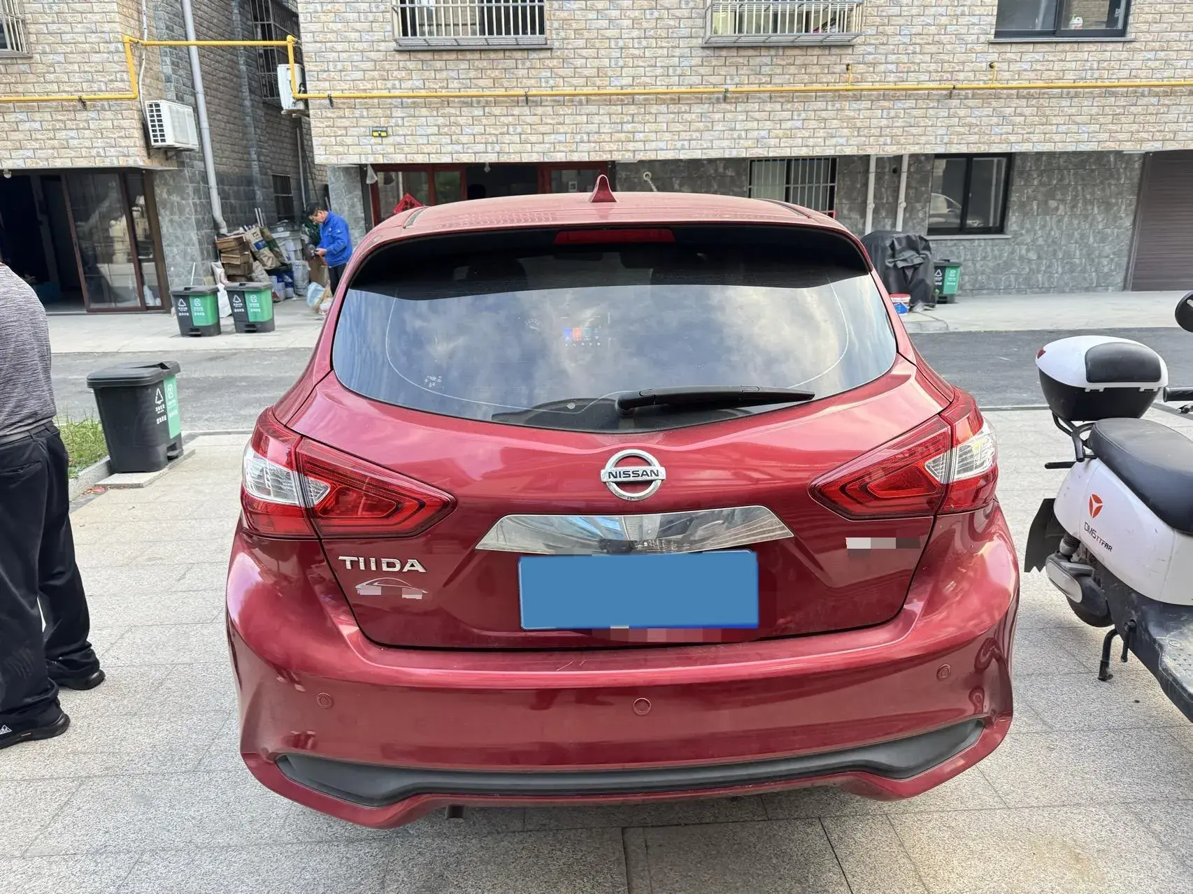 2021 NISSAN TIIDA thumbnail 4