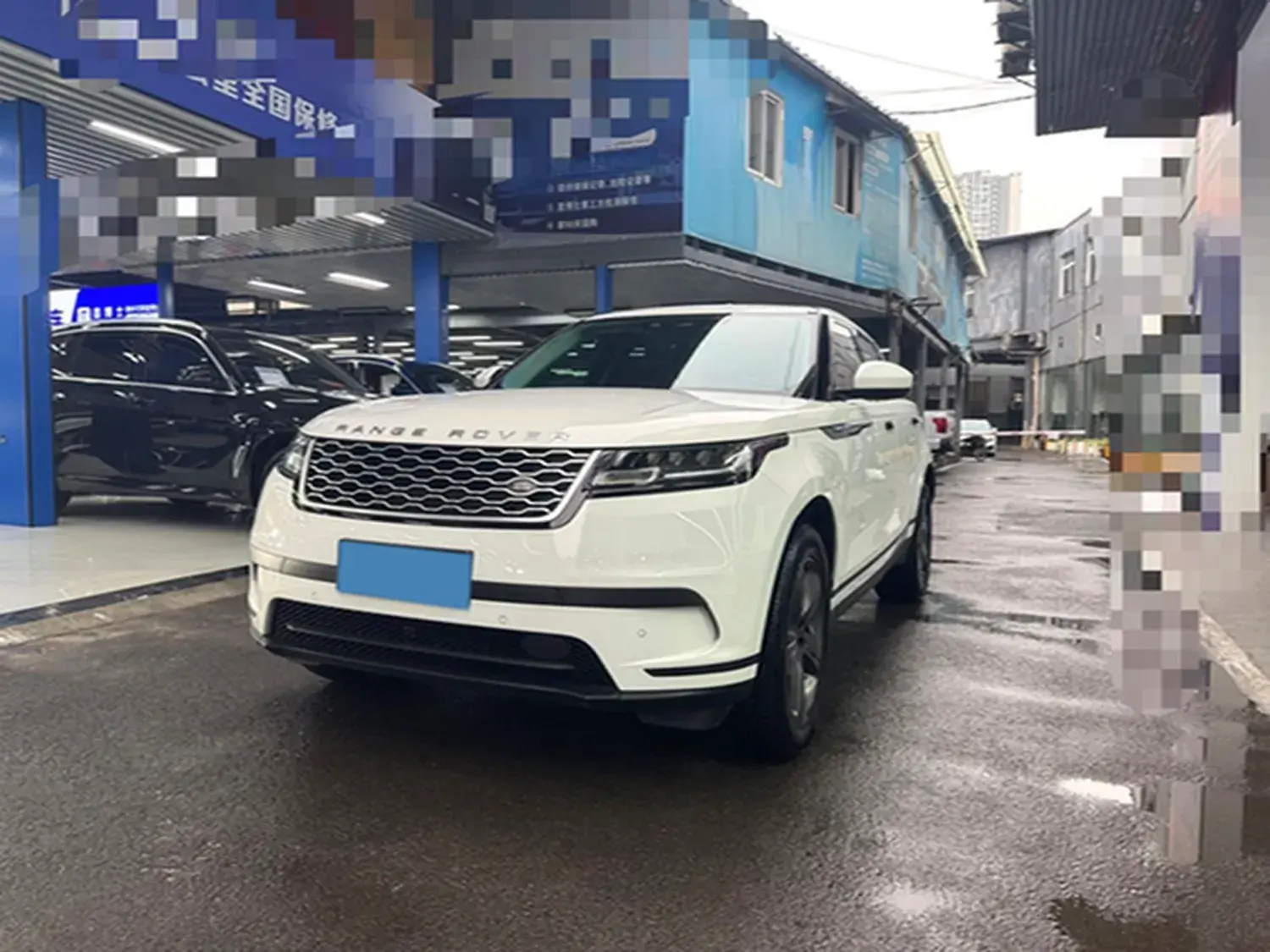 2023 LAND ROVER view 1
