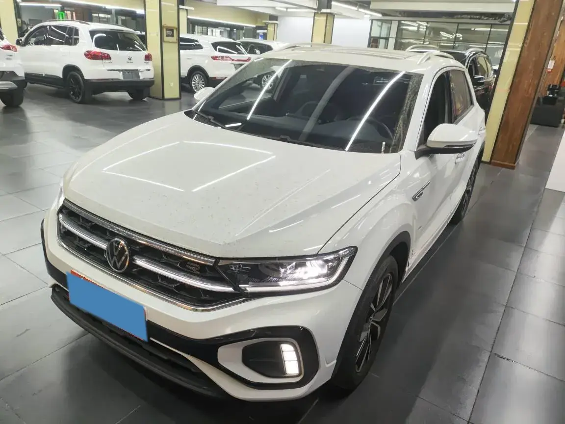 2023 VOLKSWAGEN T-ROC view 1