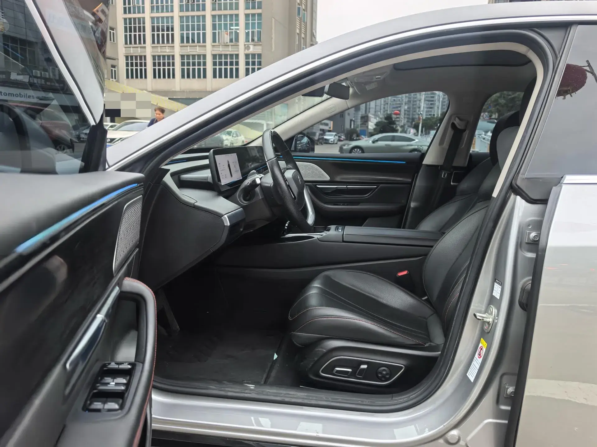 2021 XPENG P7 thumbnail 4