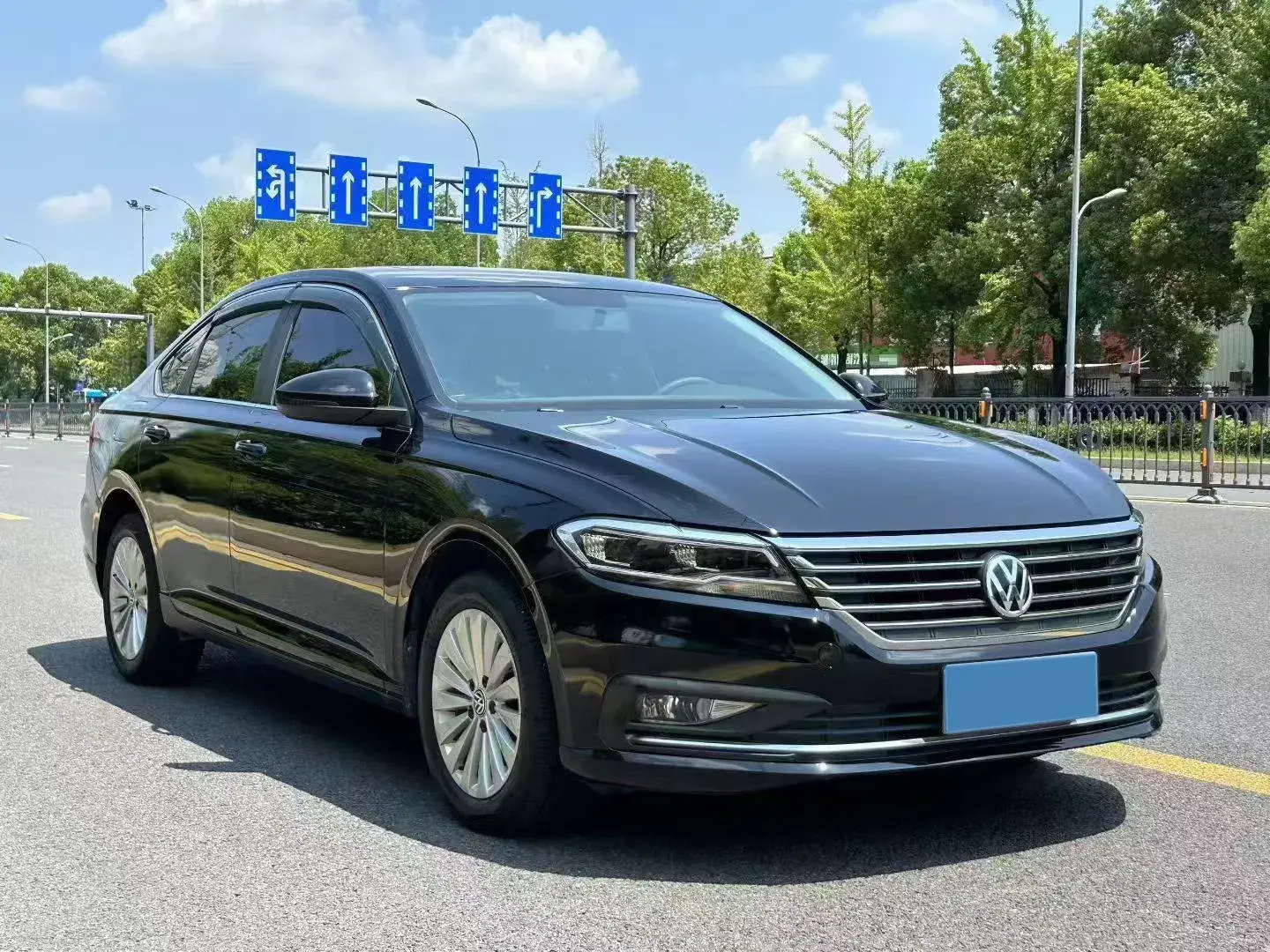 2019 VOLKSWAGEN LAVIDA thumbnail 3