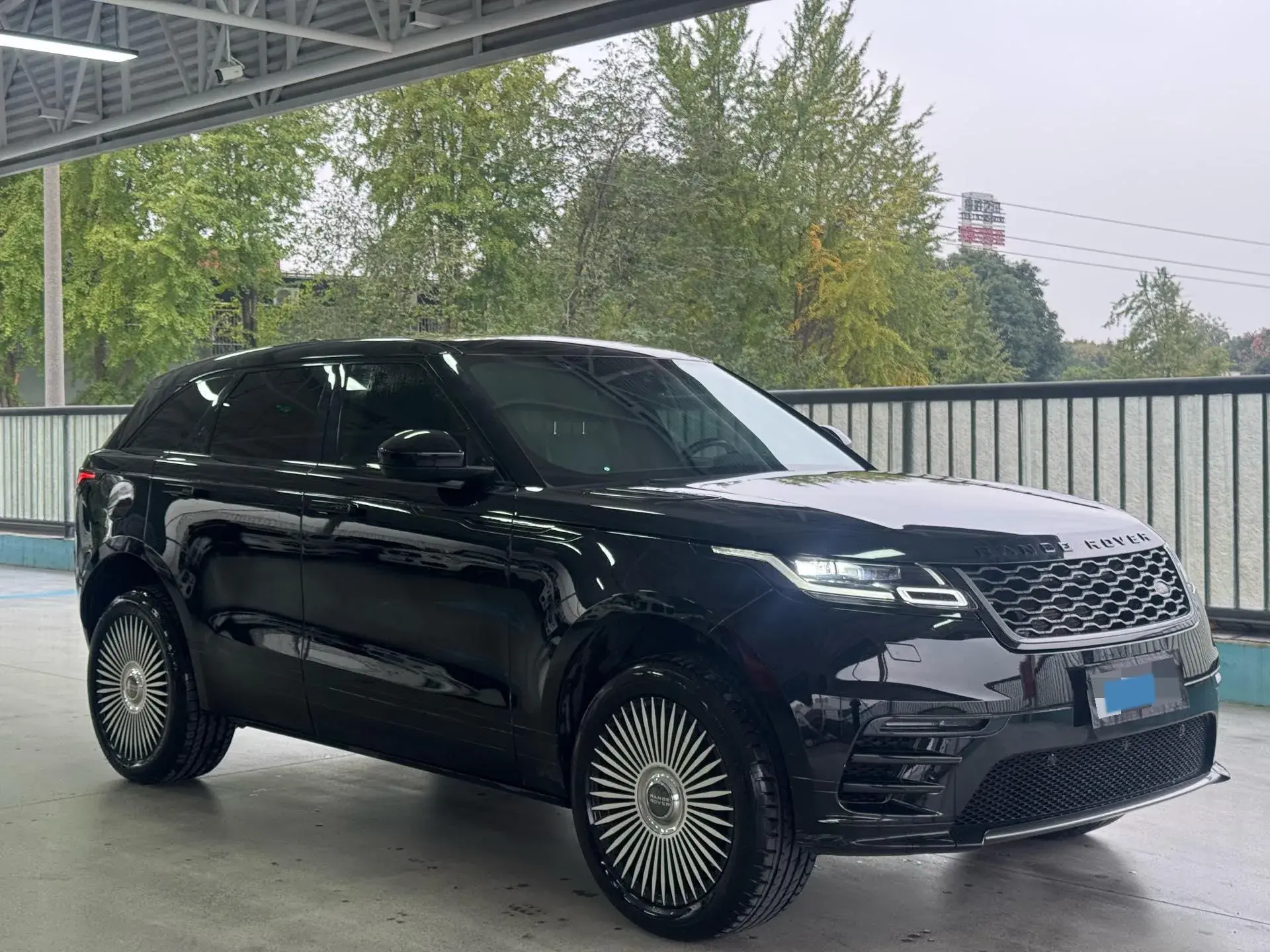 2018 LAND ROVER thumbnail 3