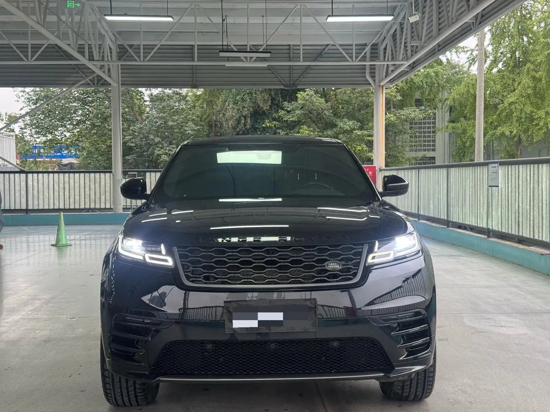 2018 LAND ROVER thumbnail 2