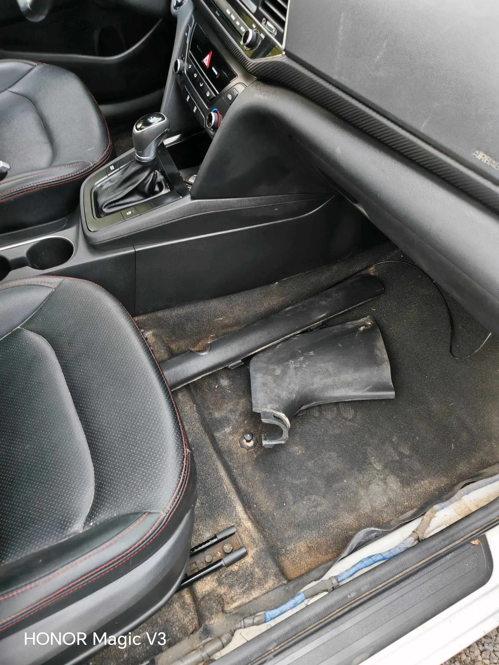 2019 VOLKSWAGEN GOLF thumbnail 3