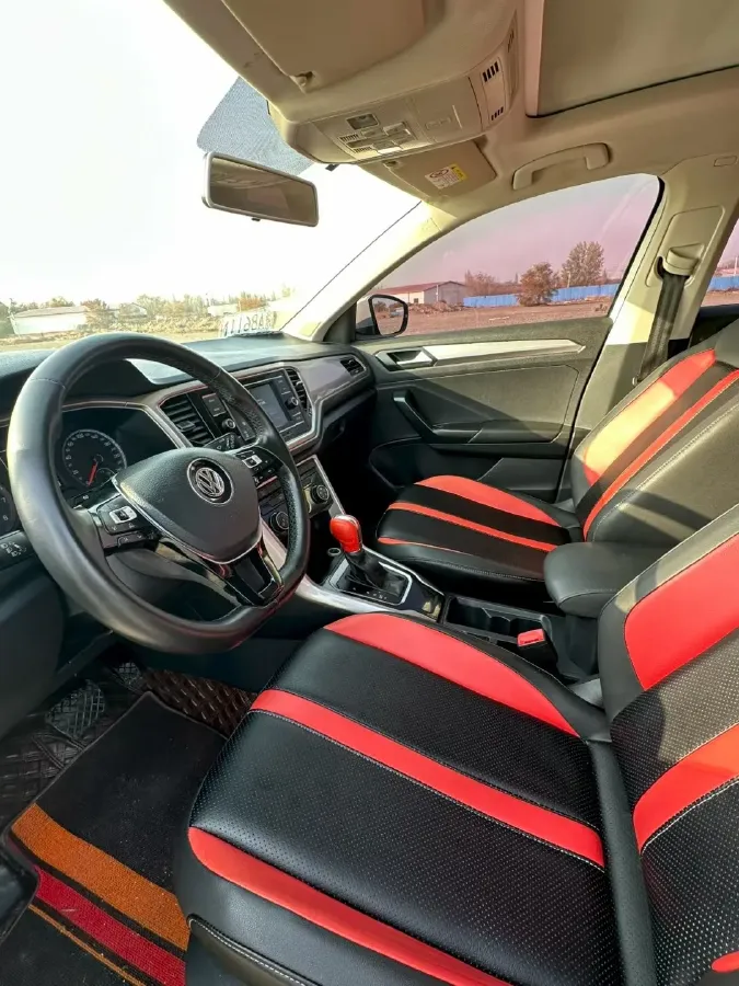 2019 Volkswagen T-Roc 1.4T 131HP L4 7DCT,autocango,china used car exporter,china ev exporter,chinese used car exporter,chinese used ev exporter
