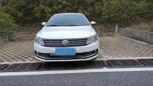 2017 VOLKSWAGEN LAVIDA thumbnail 2