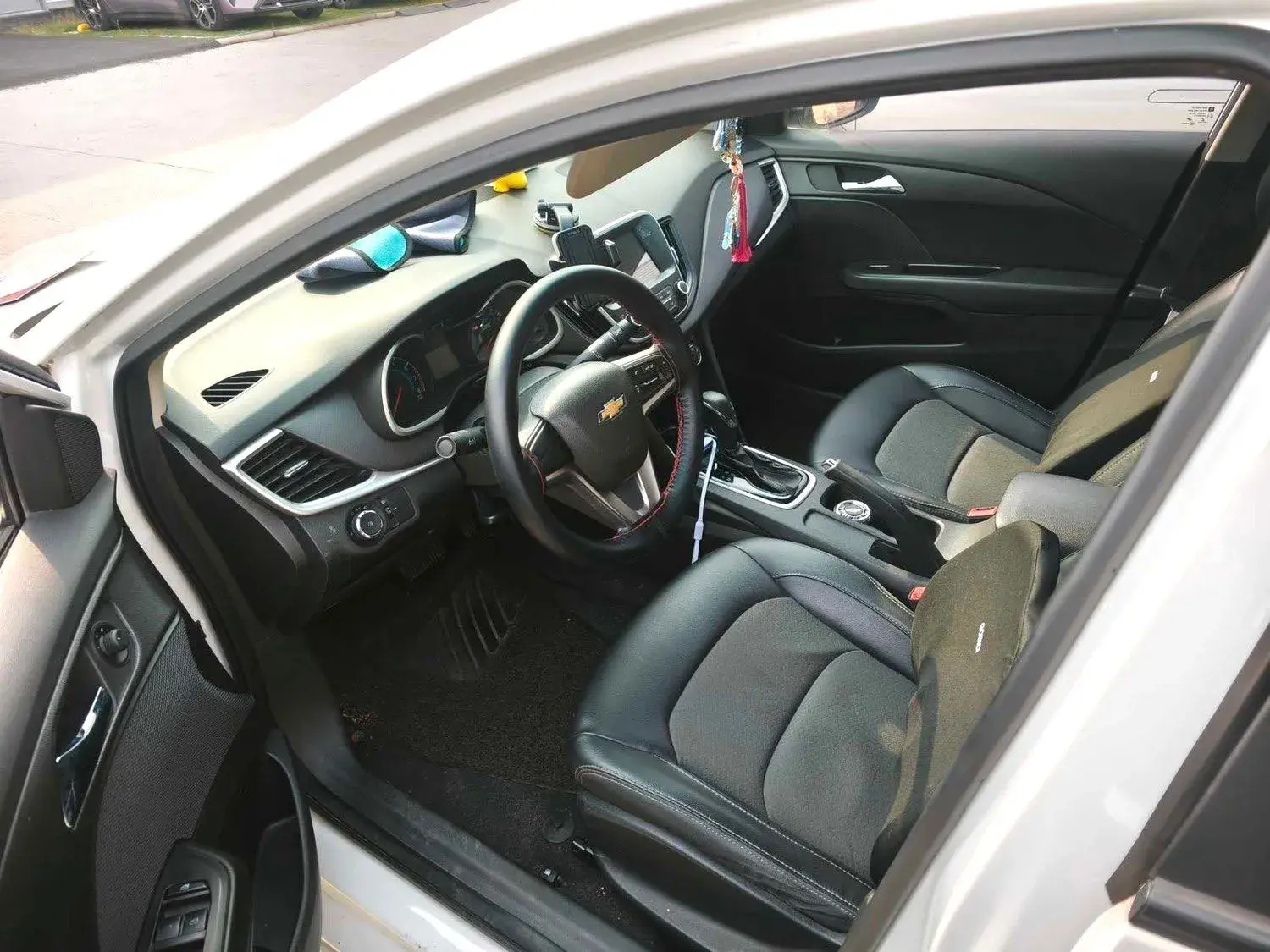 2016 CHEVROLET CAVALIER thumbnail 3