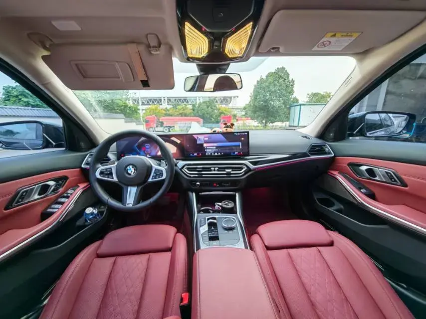 2024 BMW 3 thumbnail 4