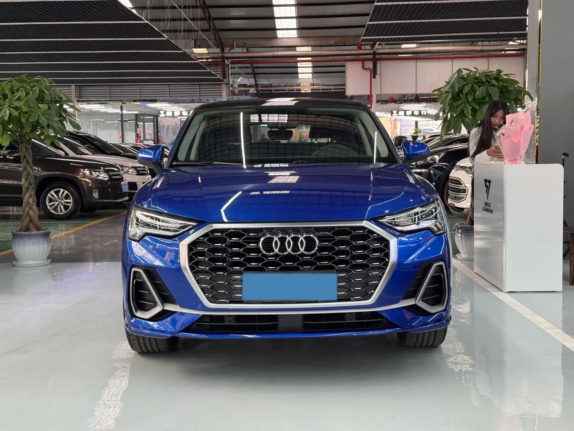 2020 AUDI Q3 thumbnail 2