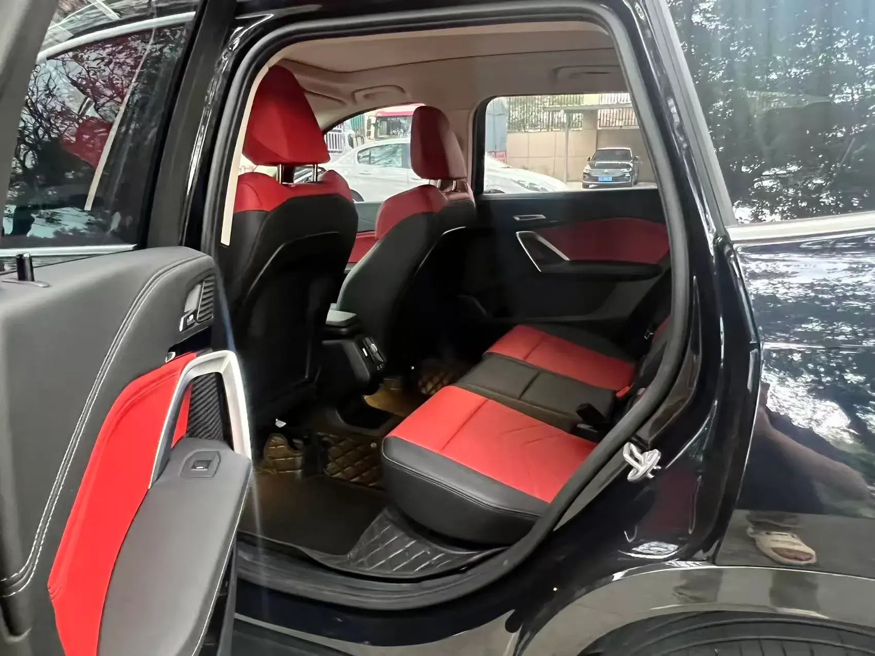 2023 BMW X1 thumbnail 4