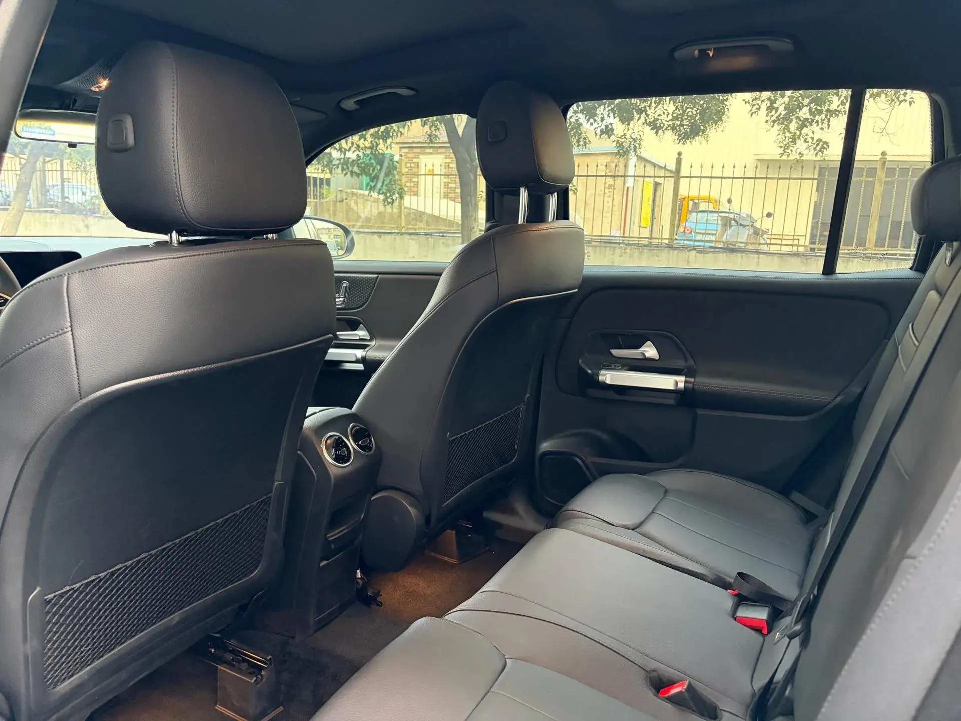 2024 MERCEDES-BENZ GLB thumbnail 3