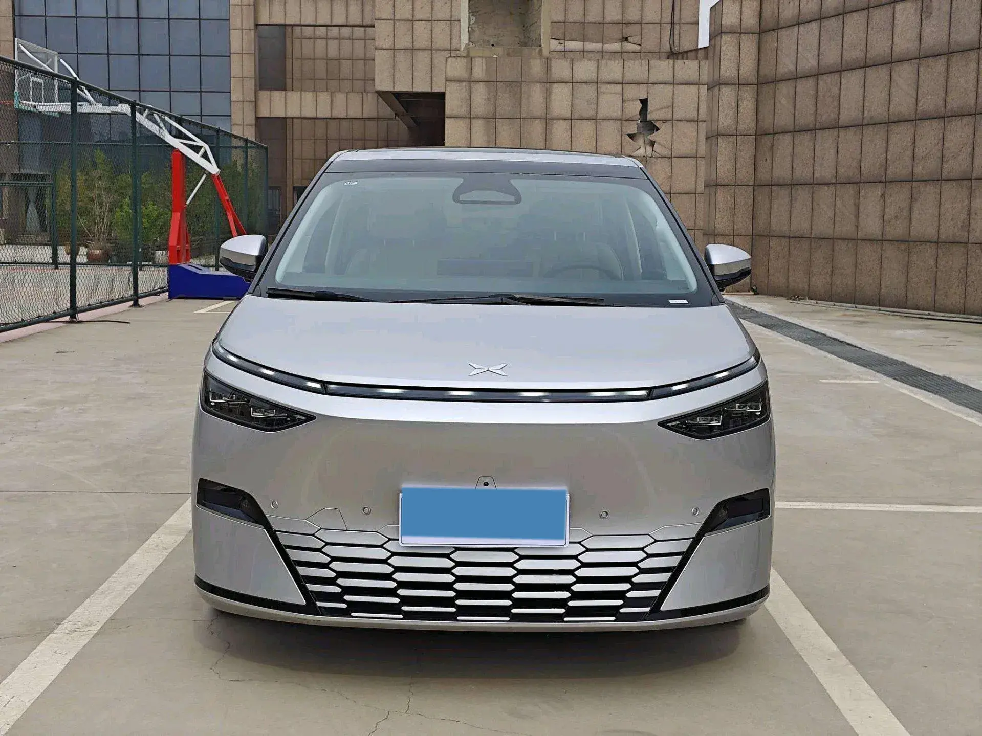 2024 XPENG X9 thumbnail 2