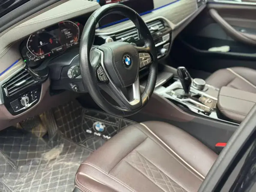 2021 BMW 5 thumbnail 3